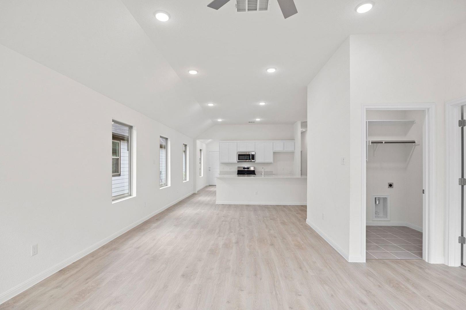 326 Bendecido Loop, Elgin, TX 78621