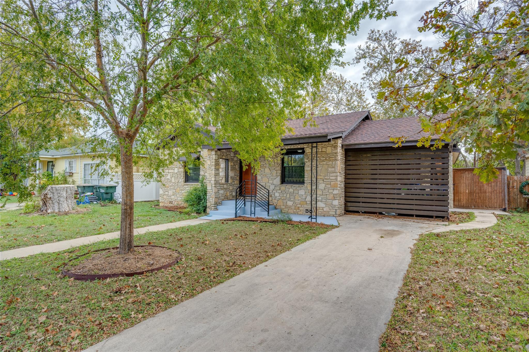 806 Barbara Dr, San Marcos, TX 78666