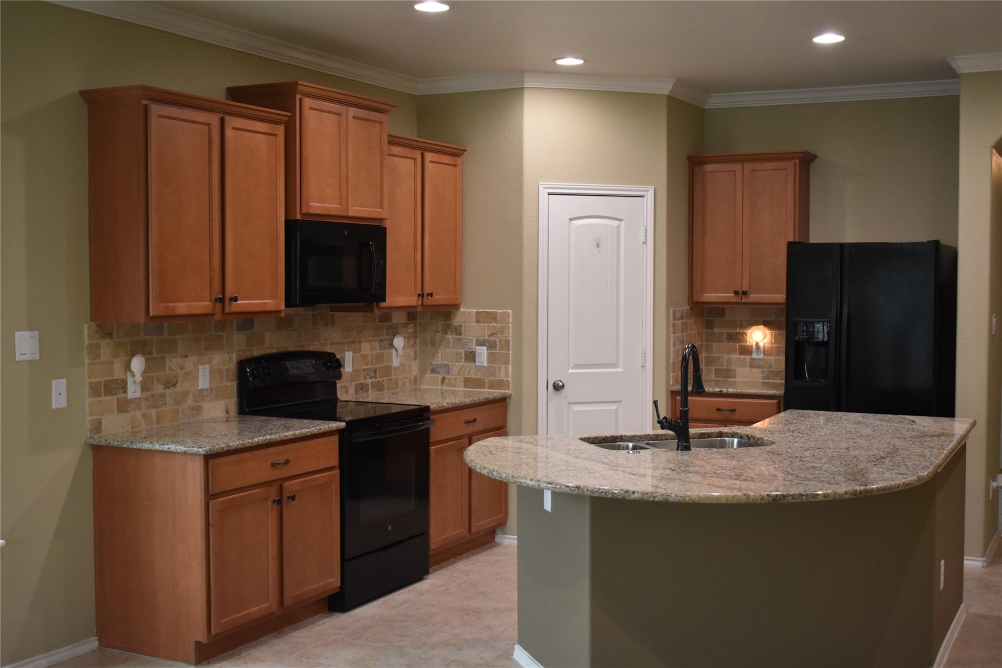 233 Eagle Owl Loop, Leander, TX 78641