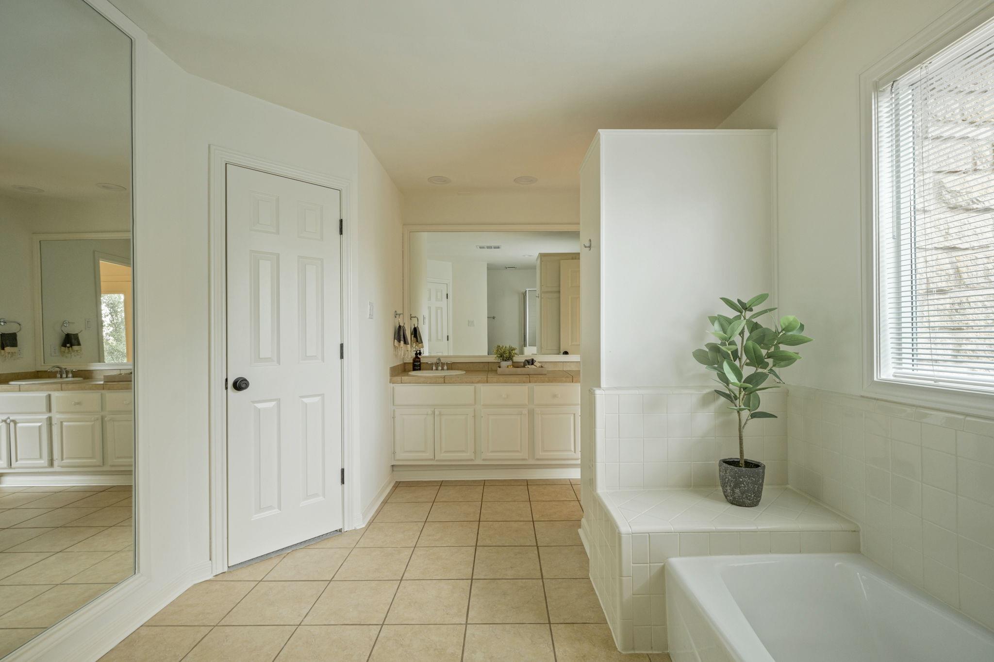 6010 Long Champ Ct # 113, Austin, TX 78746