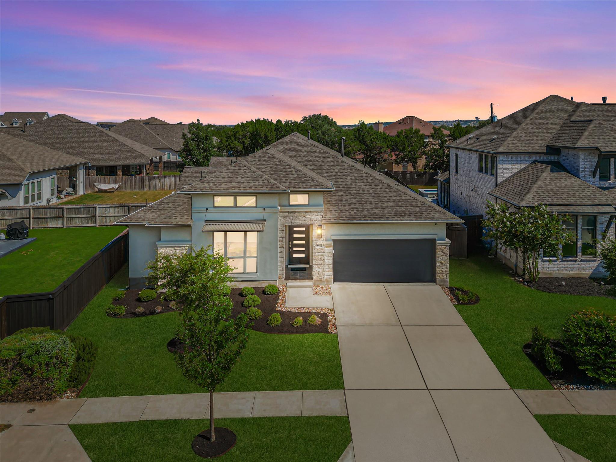 917 Heartleaf Dr, Leander, TX 78641