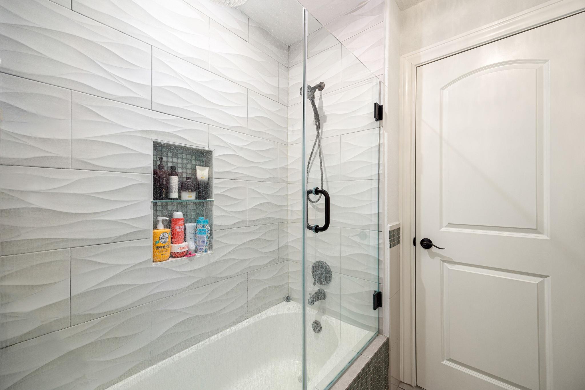 5240 Diamante Dr, Spicewood, TX 78669