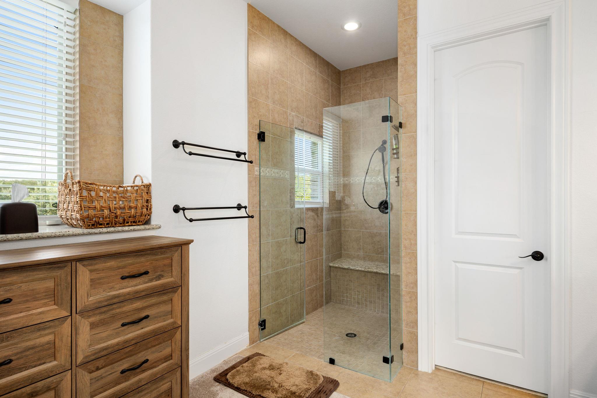 5240 Diamante Dr, Spicewood, TX 78669