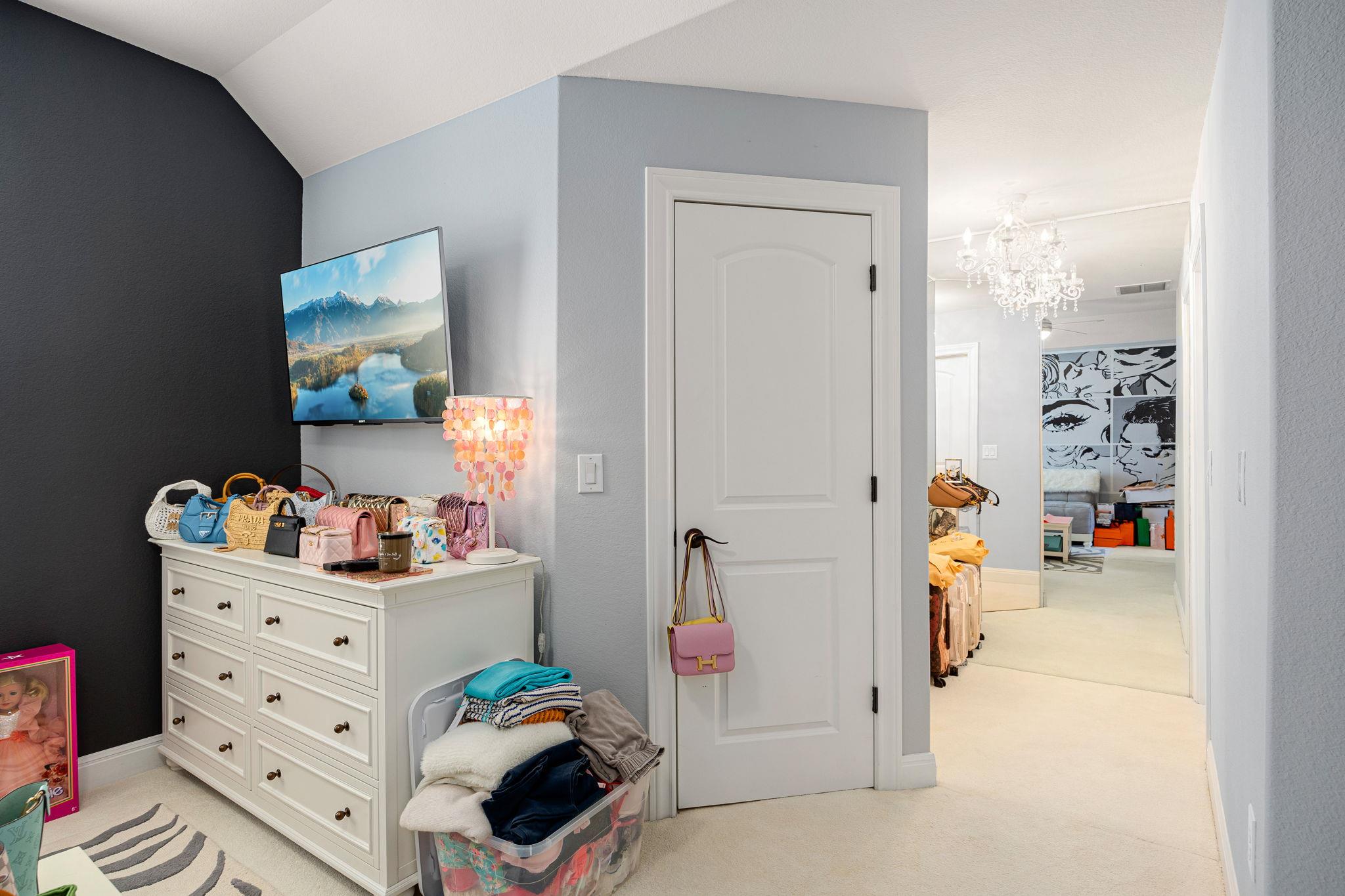 5240 Diamante Dr, Spicewood, TX 78669