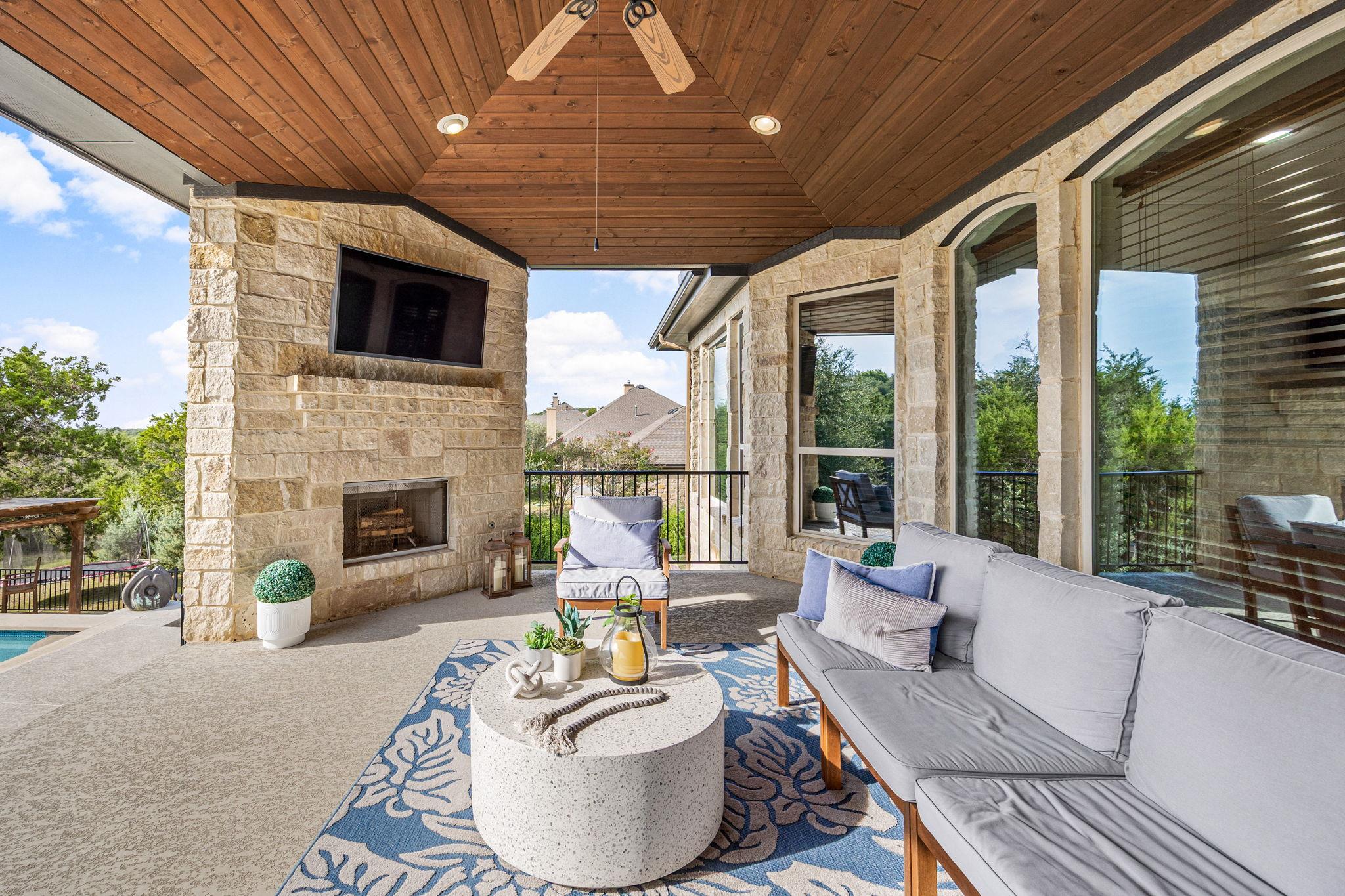 5240 Diamante Dr, Spicewood, TX 78669