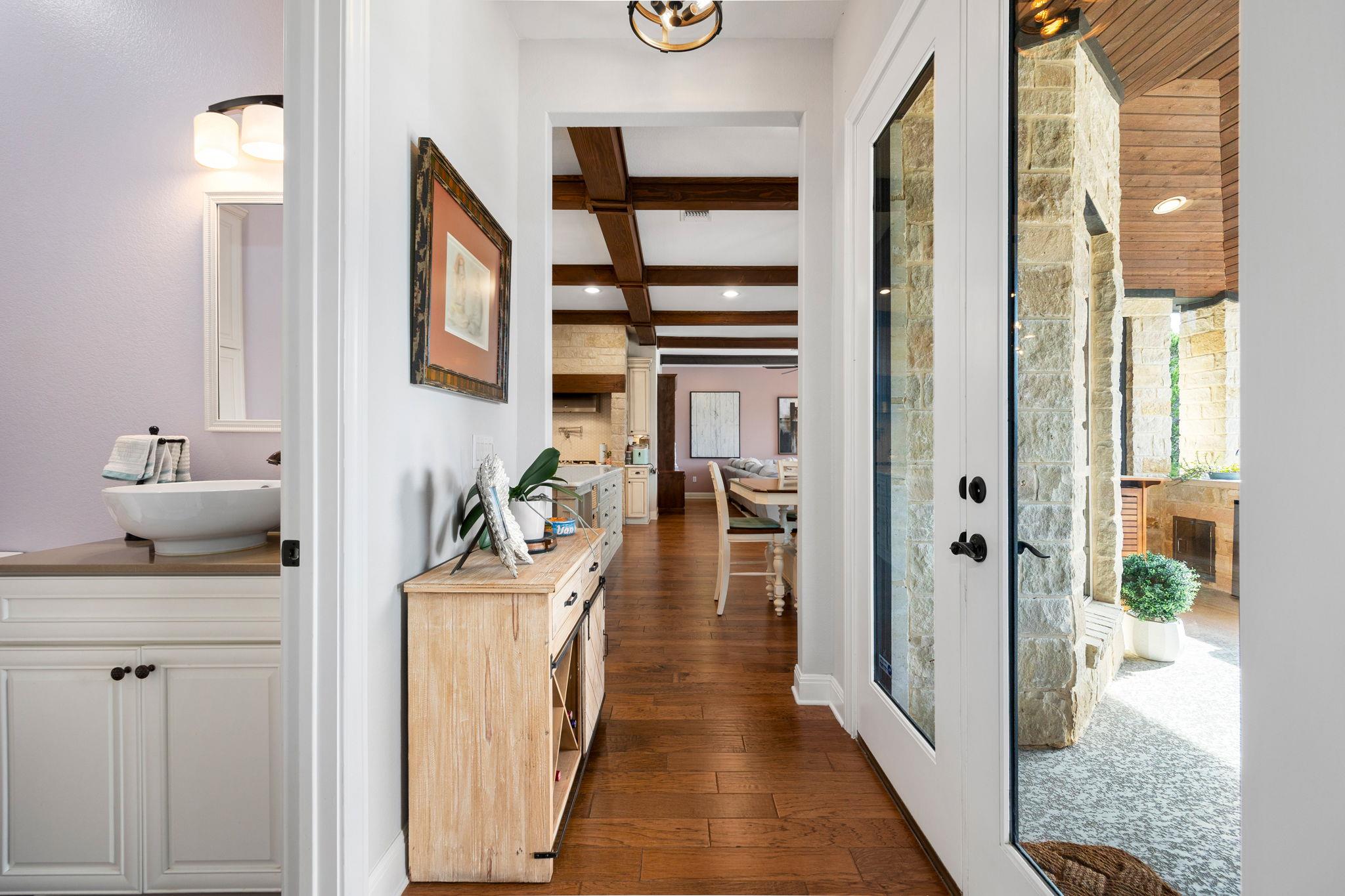 5240 Diamante Dr, Spicewood, TX 78669