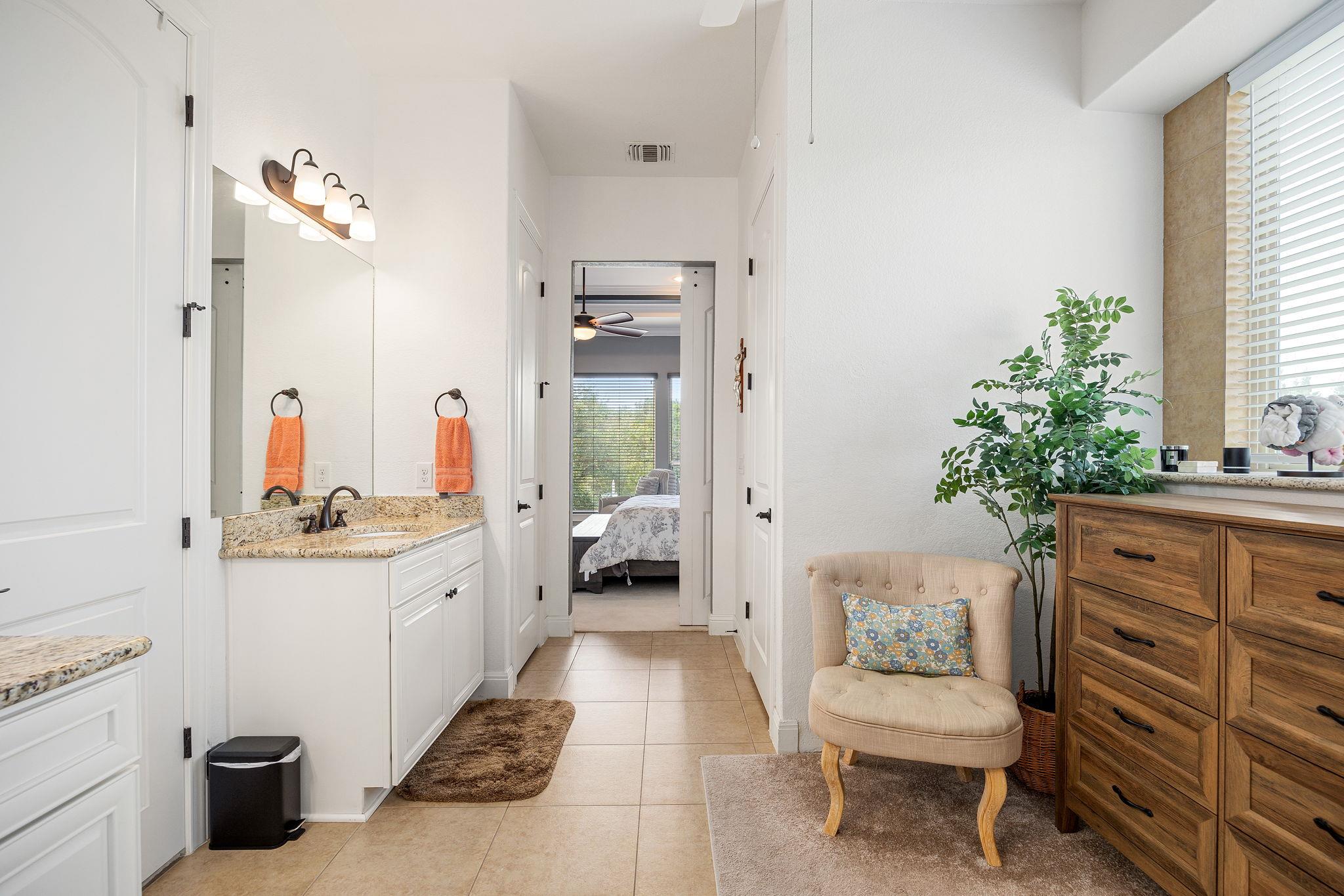 5240 Diamante Dr, Spicewood, TX 78669