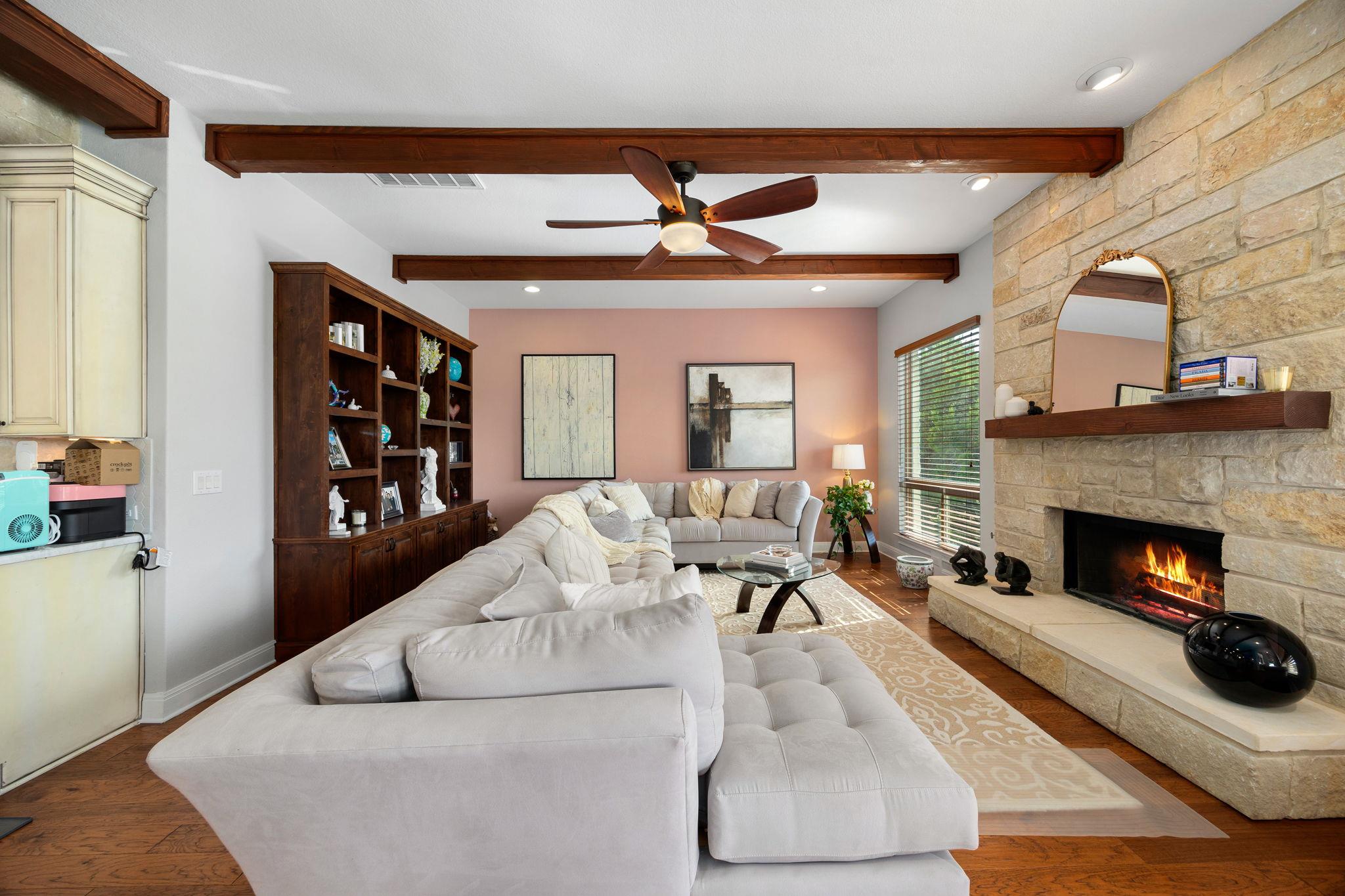 5240 Diamante Dr, Spicewood, TX 78669