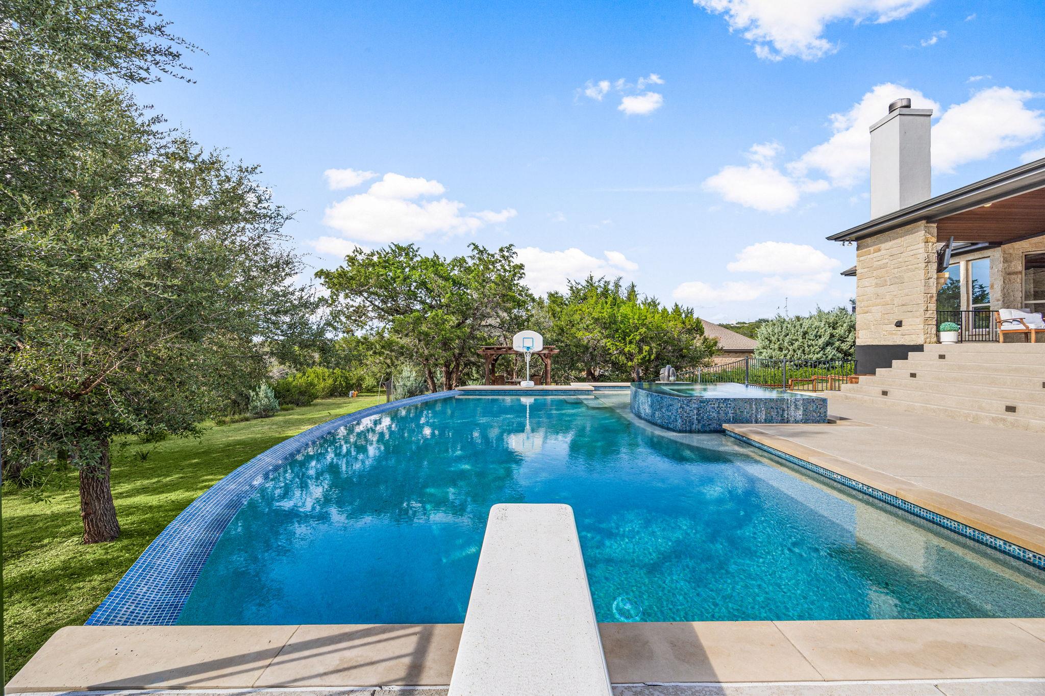 5240 Diamante Dr, Spicewood, TX 78669