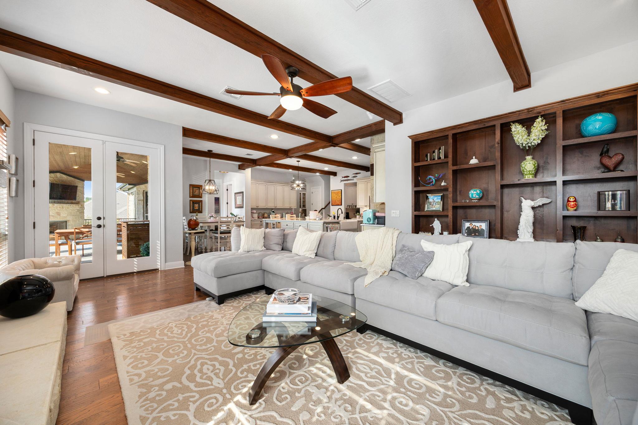 5240 Diamante Dr, Spicewood, TX 78669