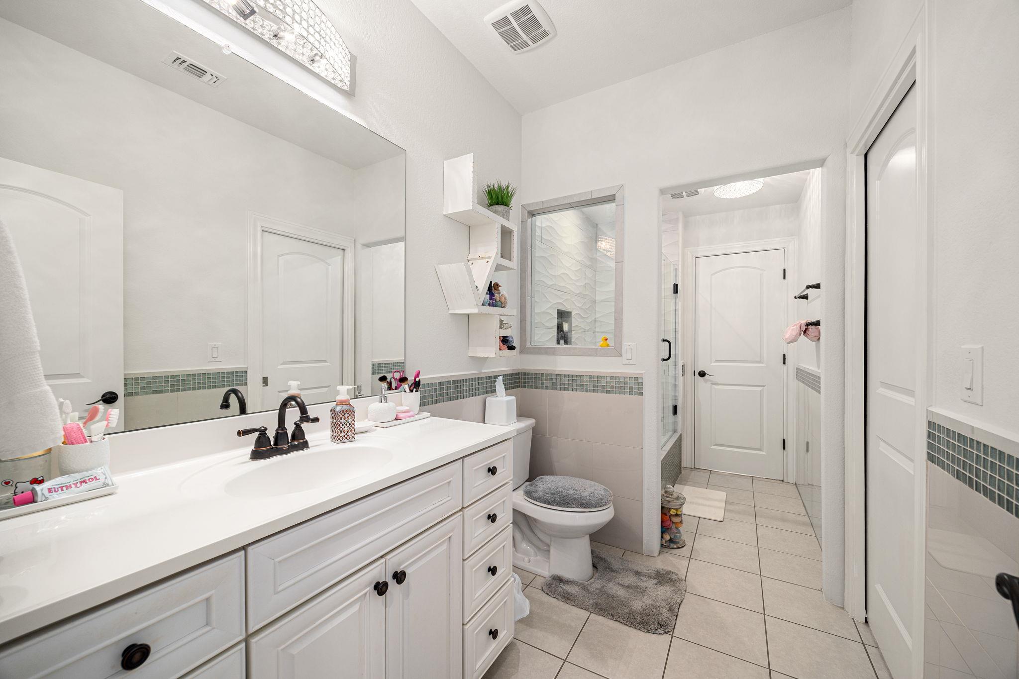 5240 Diamante Dr, Spicewood, TX 78669