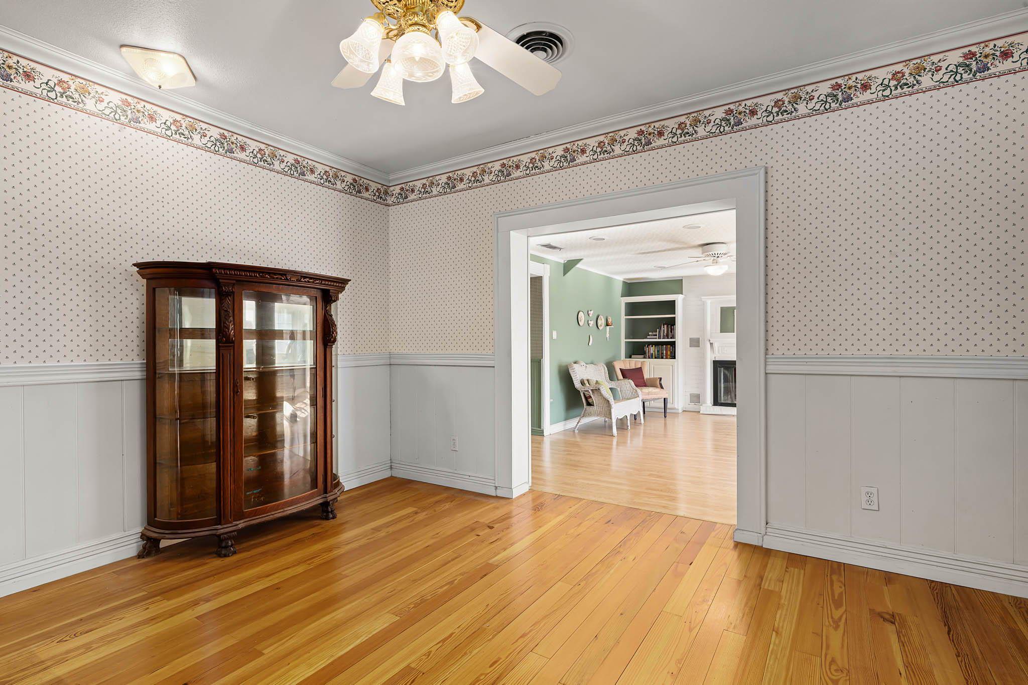 633 S Castell Ave, New Braunfels, TX 78130