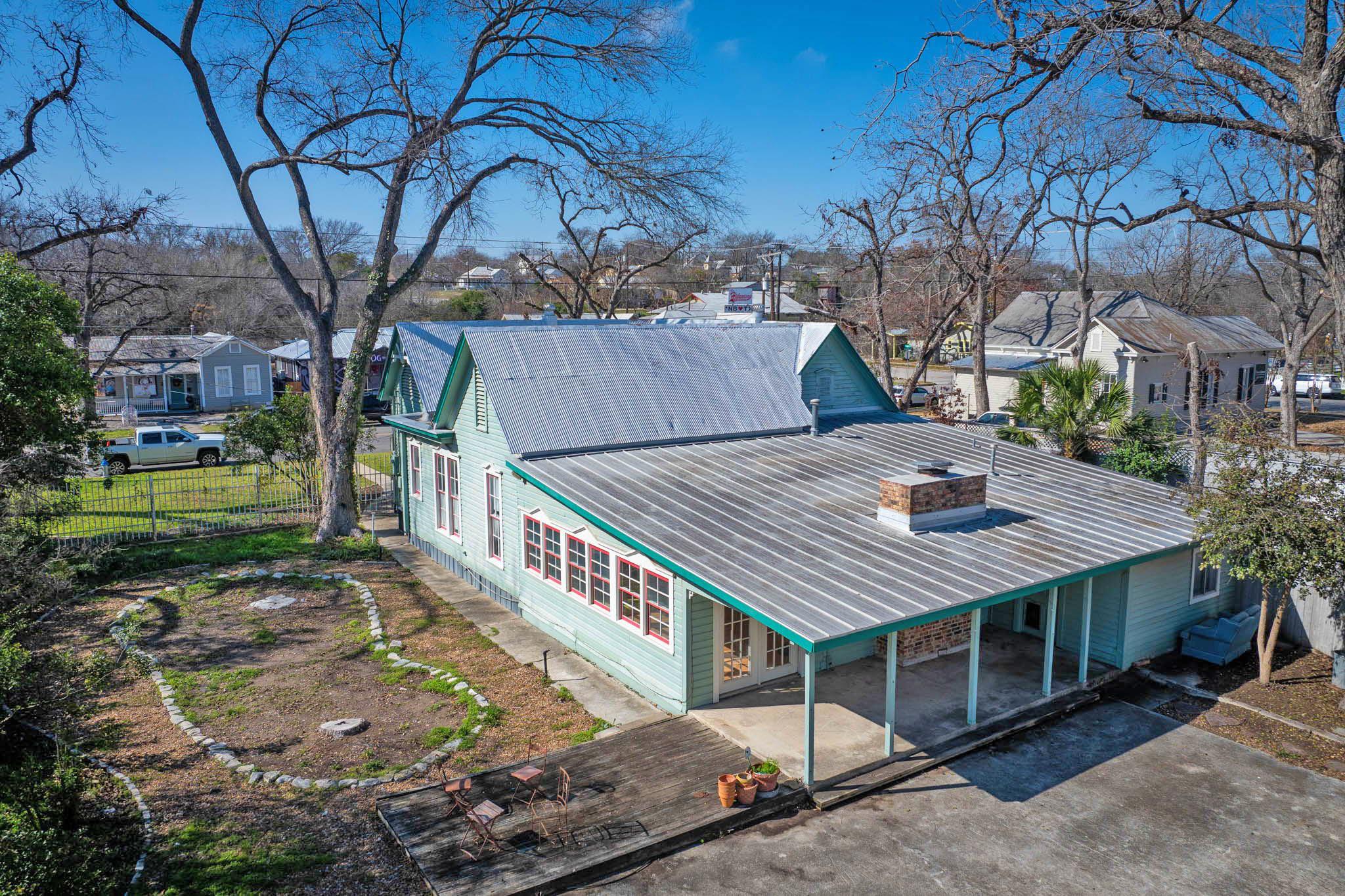 633 S Castell Ave, New Braunfels, TX 78130