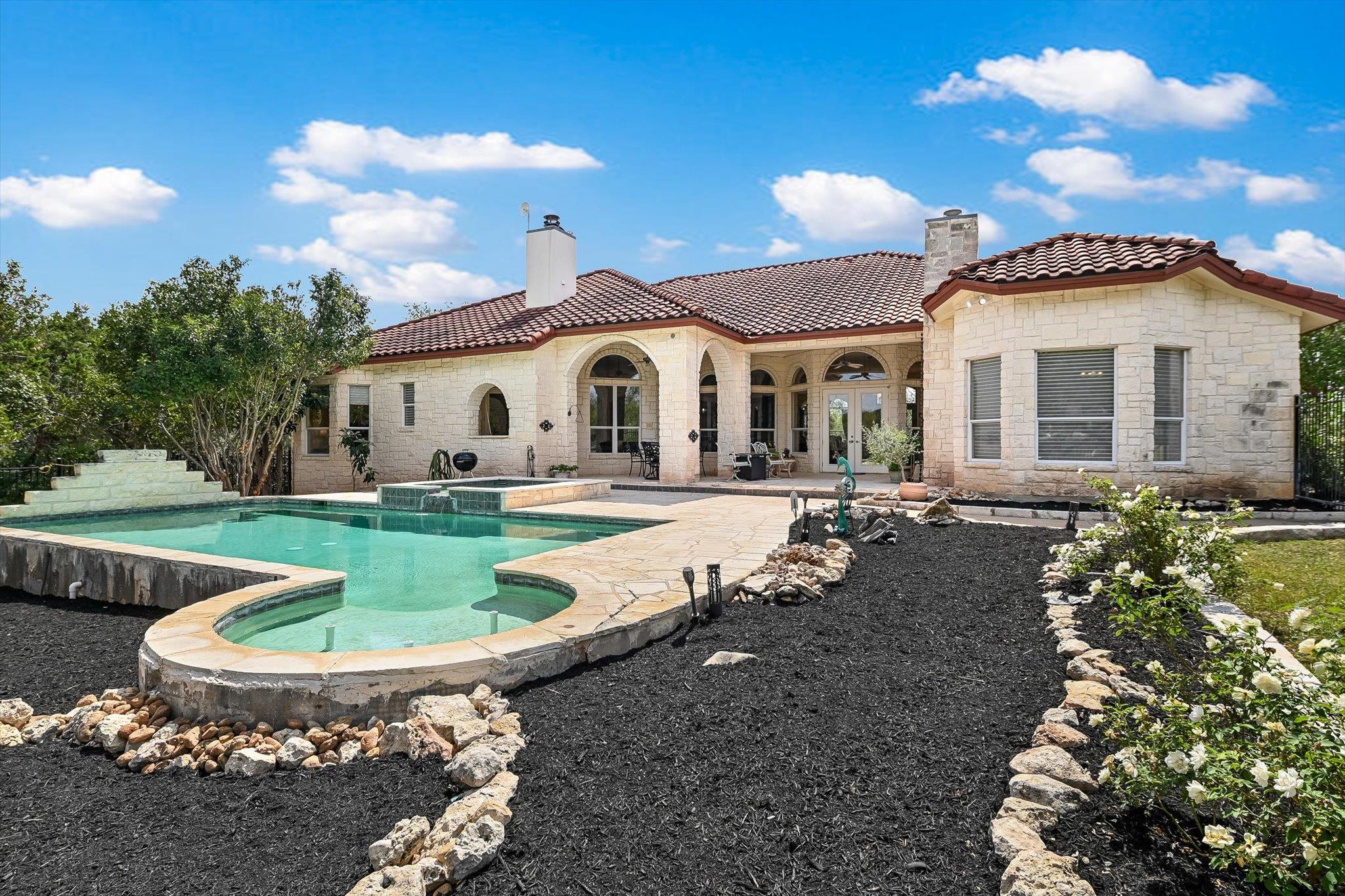 1001 Wesley Ridge Dr, Spicewood, TX 78669