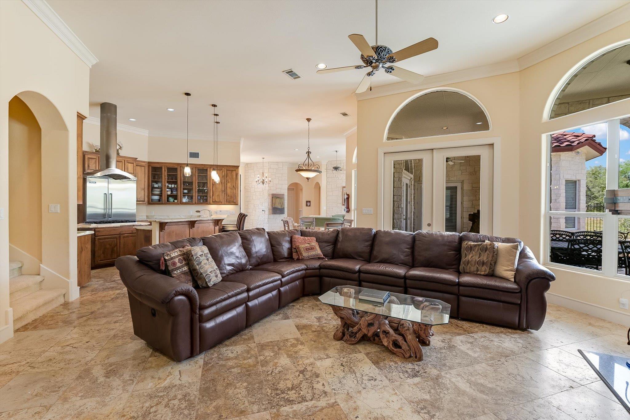 1001 Wesley Ridge Dr, Spicewood, TX 78669