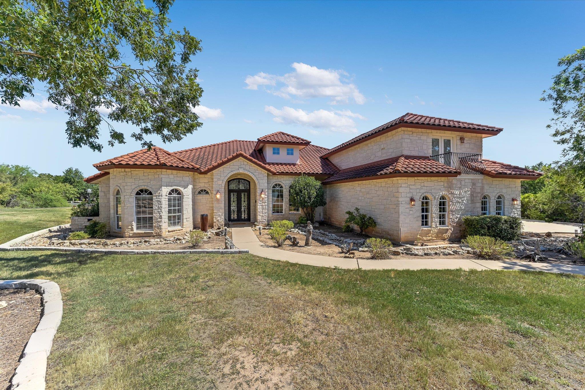 1001 Wesley Ridge Dr, Spicewood, TX 78669