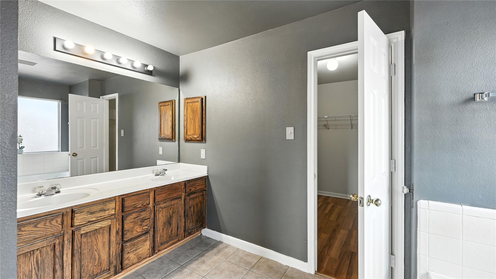 2028 Heaton Hall Dr, New Braunfels, TX 78130