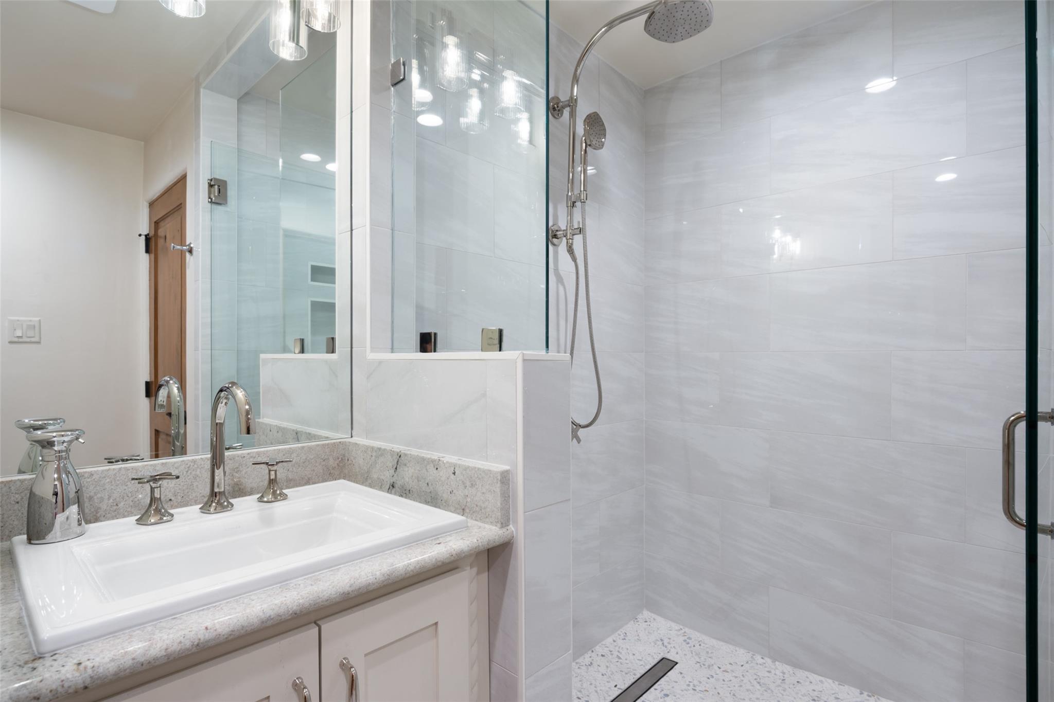 529 Lighthouse Dr # 11, Horseshoe Bay, TX 78657