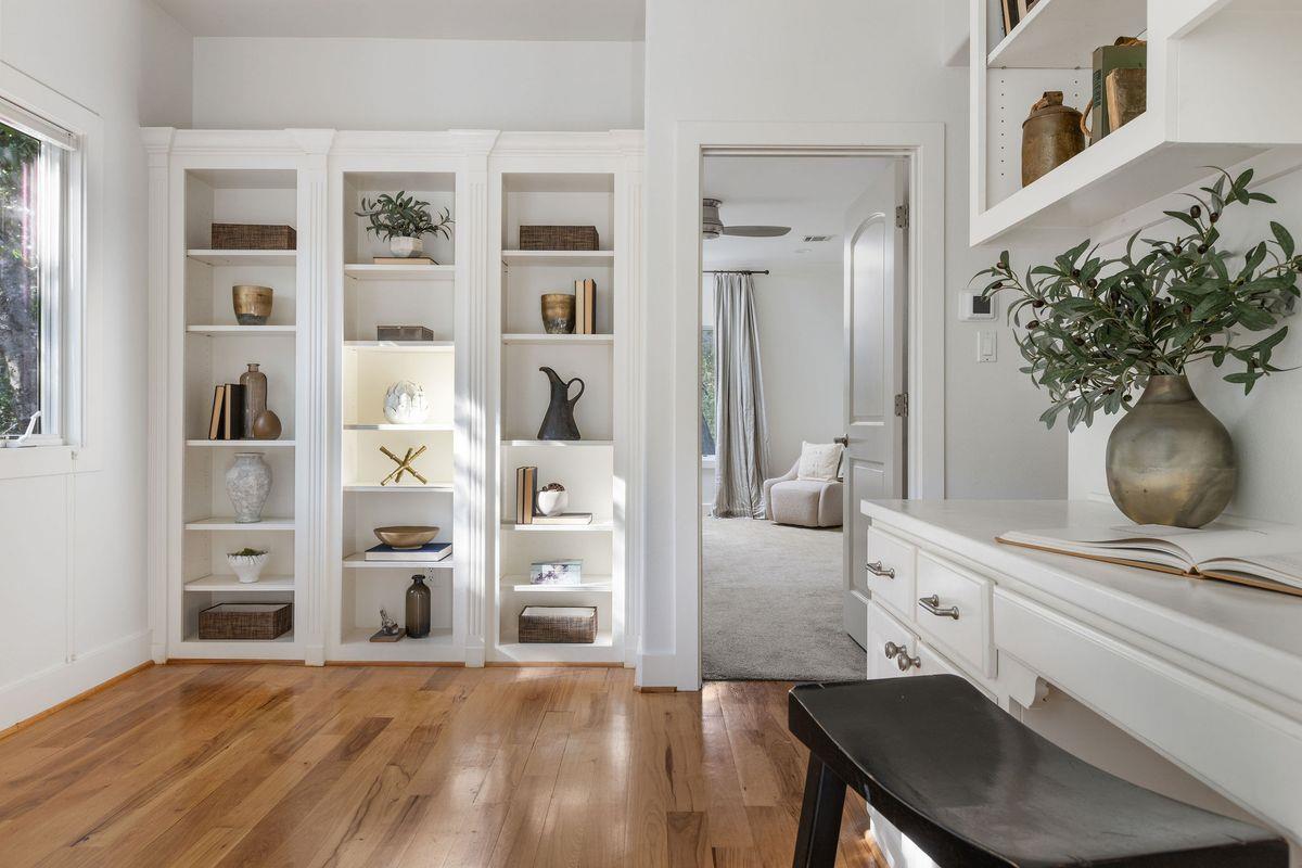 2308 W 9TH St # B, Austin, TX 78703