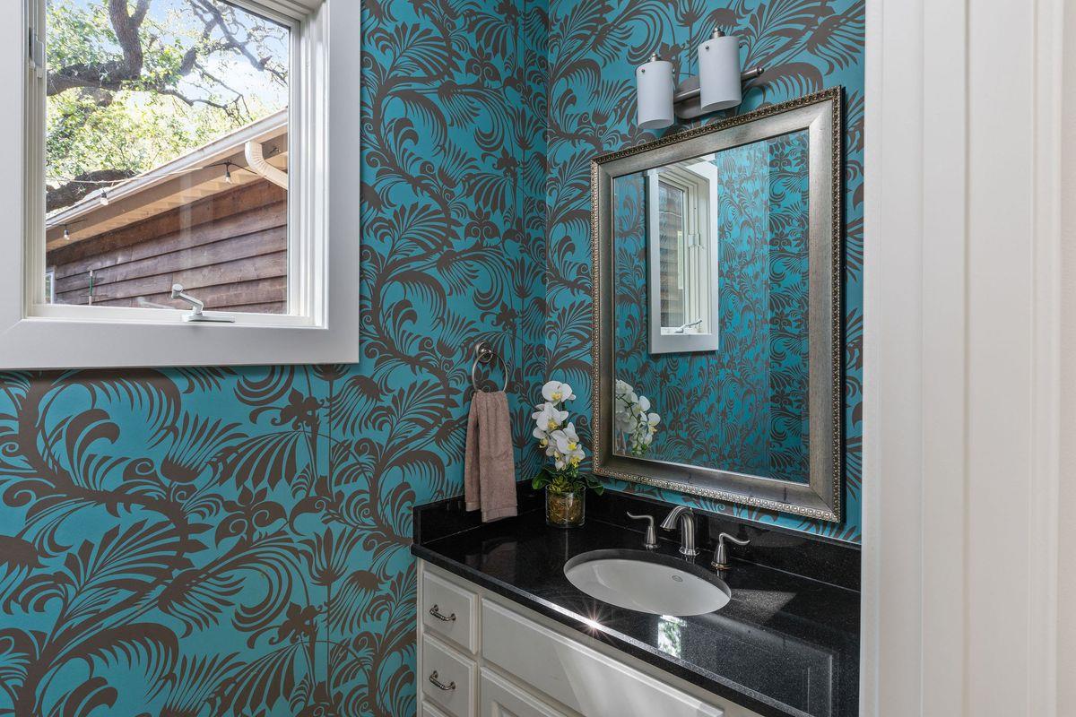 2308 W 9TH St # B, Austin, TX 78703