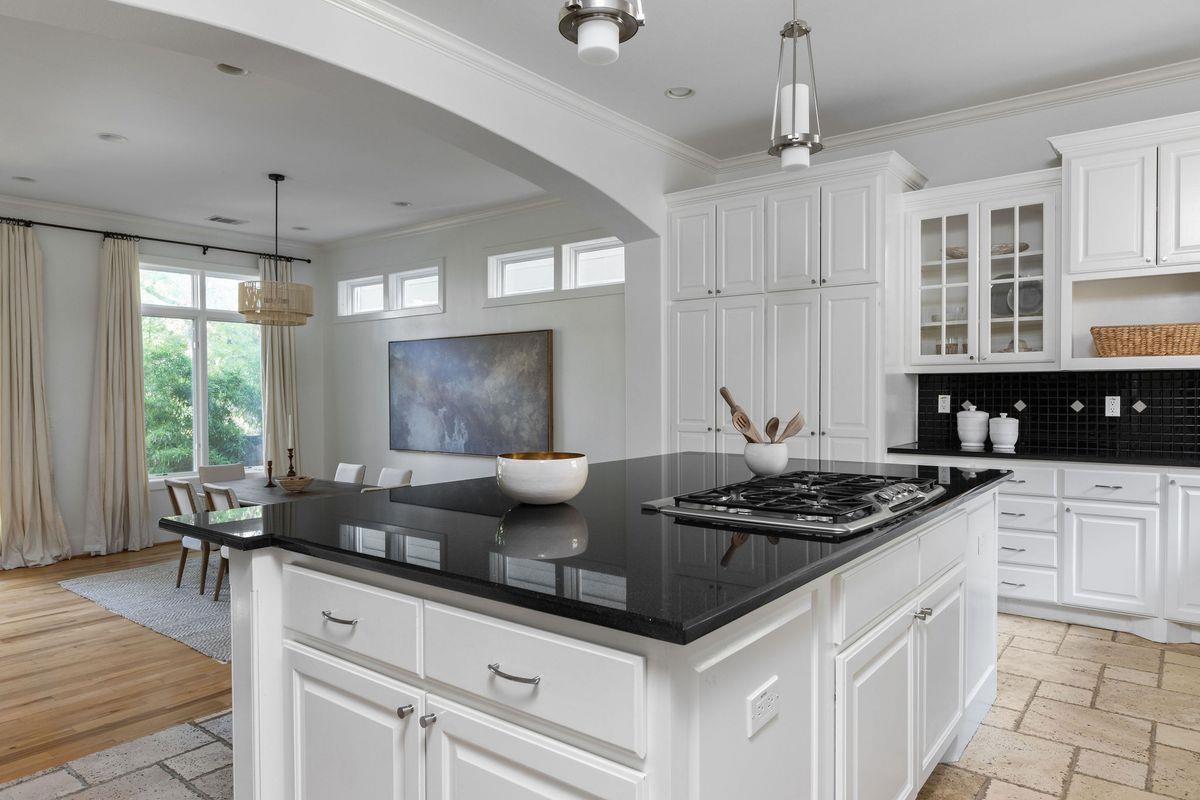 2308 W 9TH St # B, Austin, TX 78703