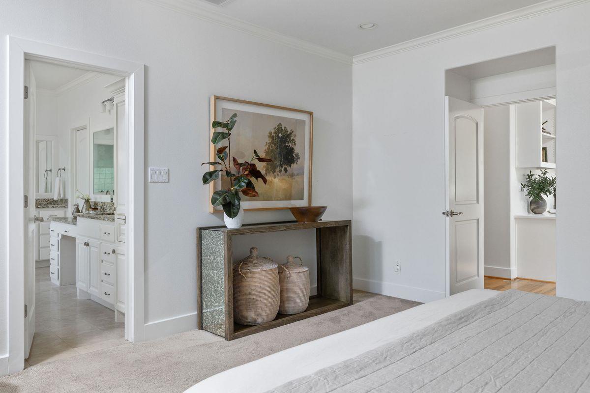 2308 W 9TH St # B, Austin, TX 78703