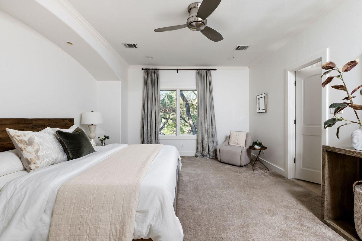 2308 W 9TH St # B, Austin, TX 78703