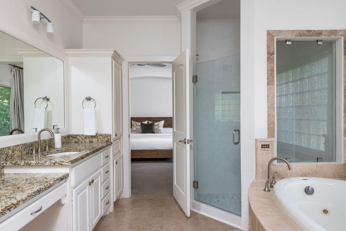 2308 W 9TH St # B, Austin, TX 78703