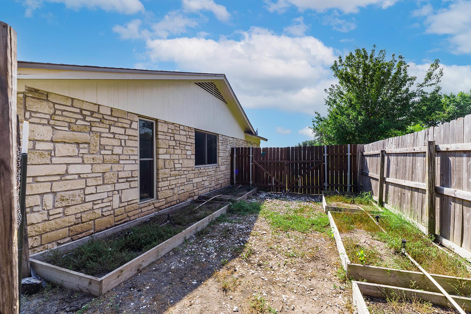 606 Middleway Rd, Pflugerville, TX 78660