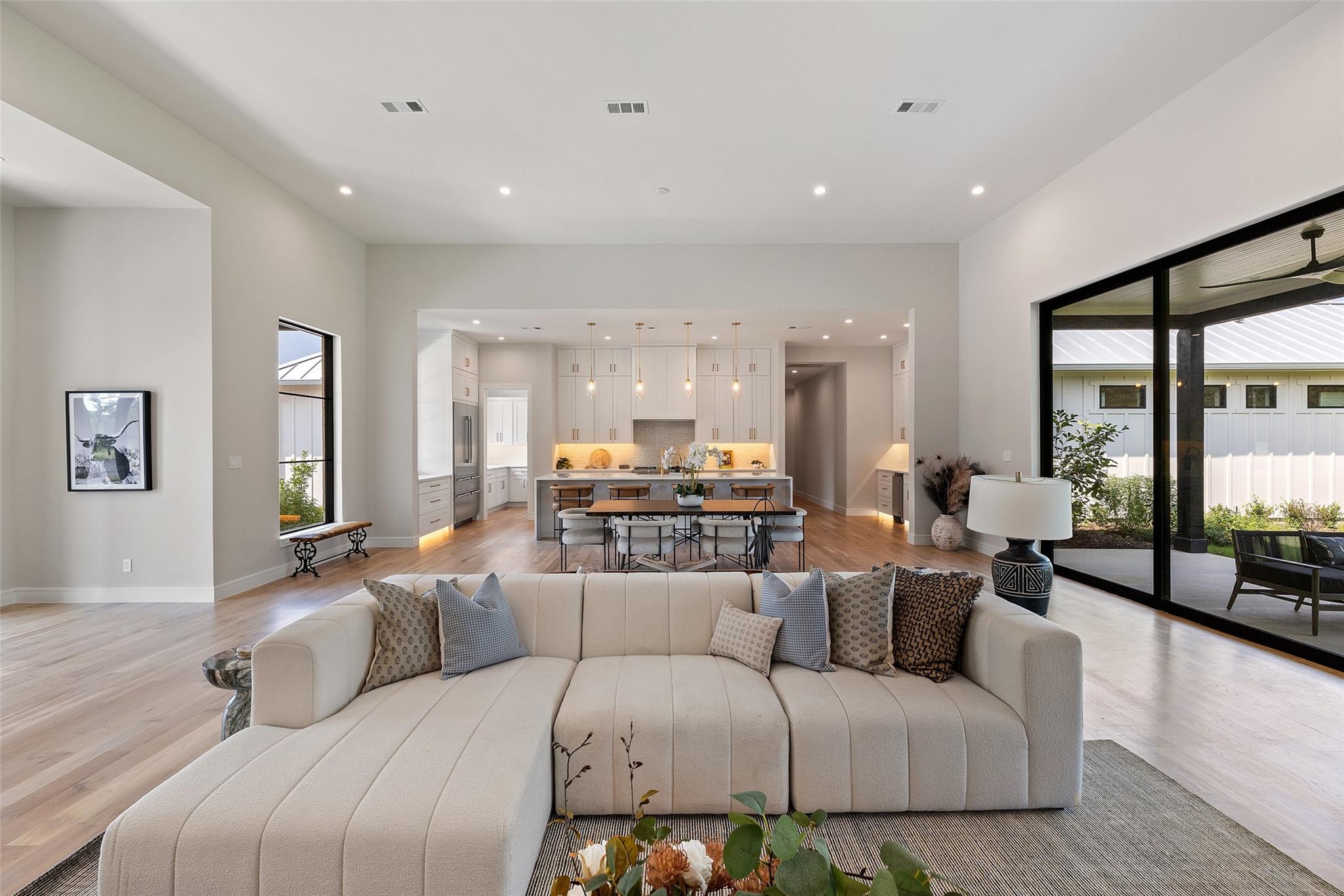 172 Crooked Creek Ct, Johnson City, TX 78636