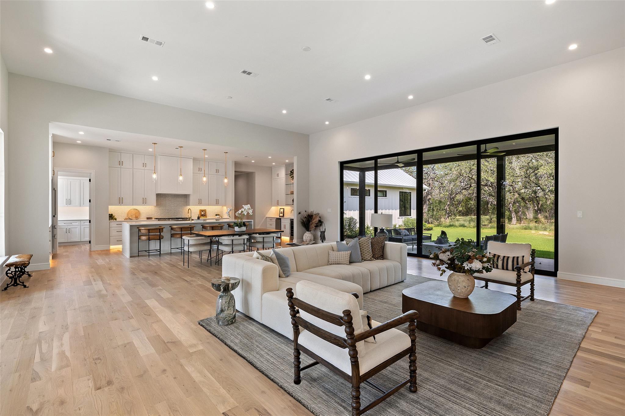 172 Crooked Creek Ct, Johnson City, TX 78636