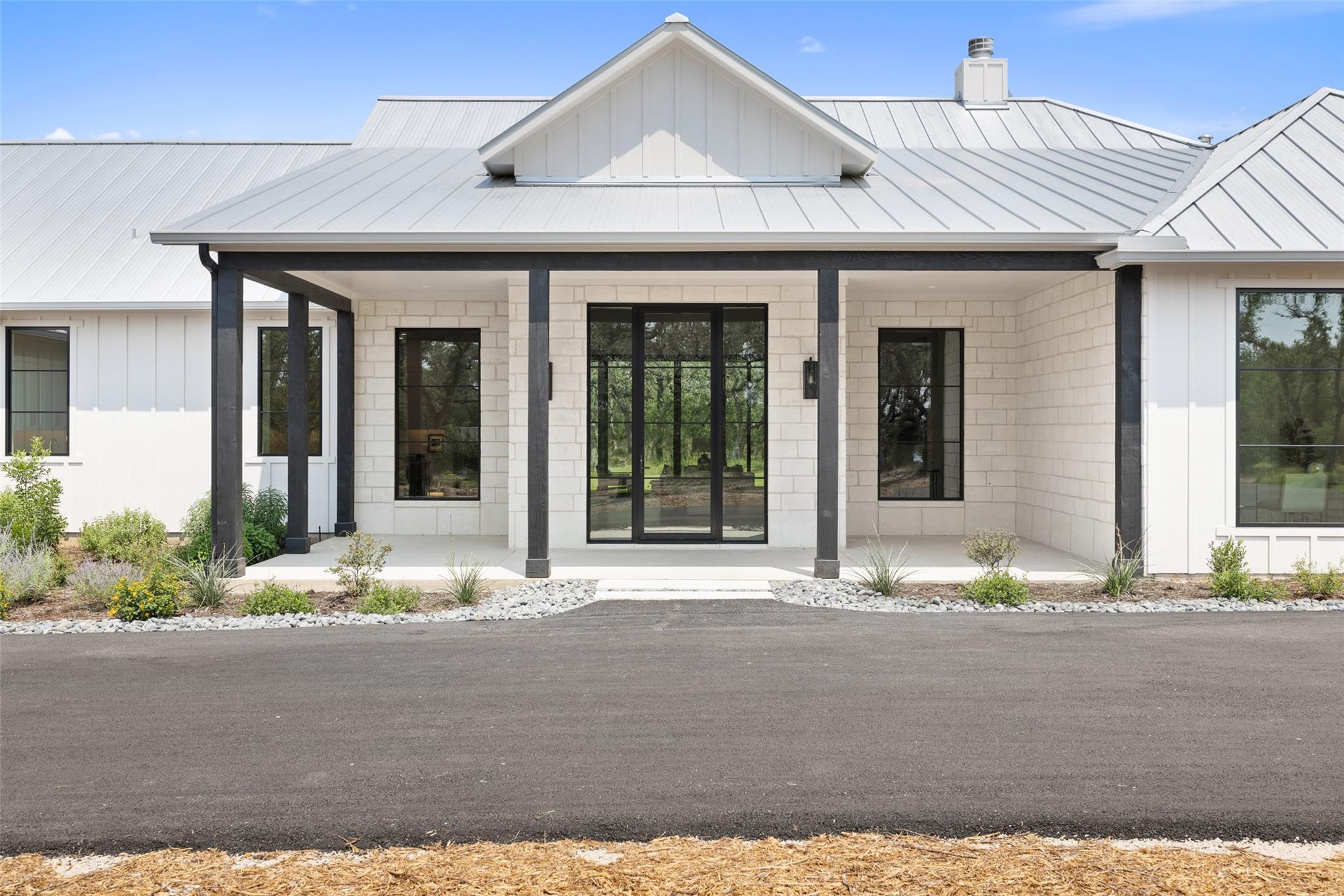 172 Crooked Creek Ct, Johnson City, TX 78636