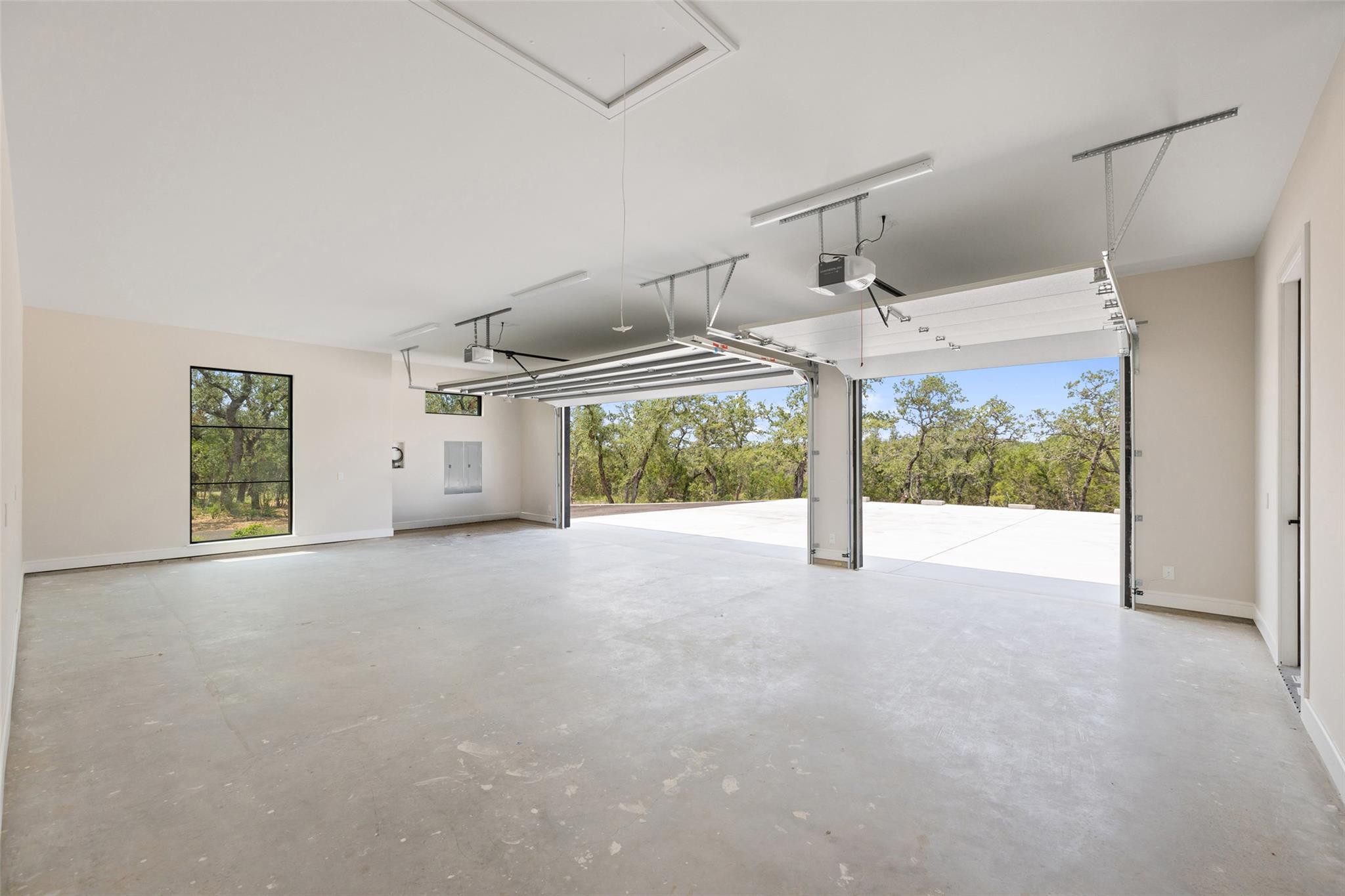 172 Crooked Creek Ct, Johnson City, TX 78636