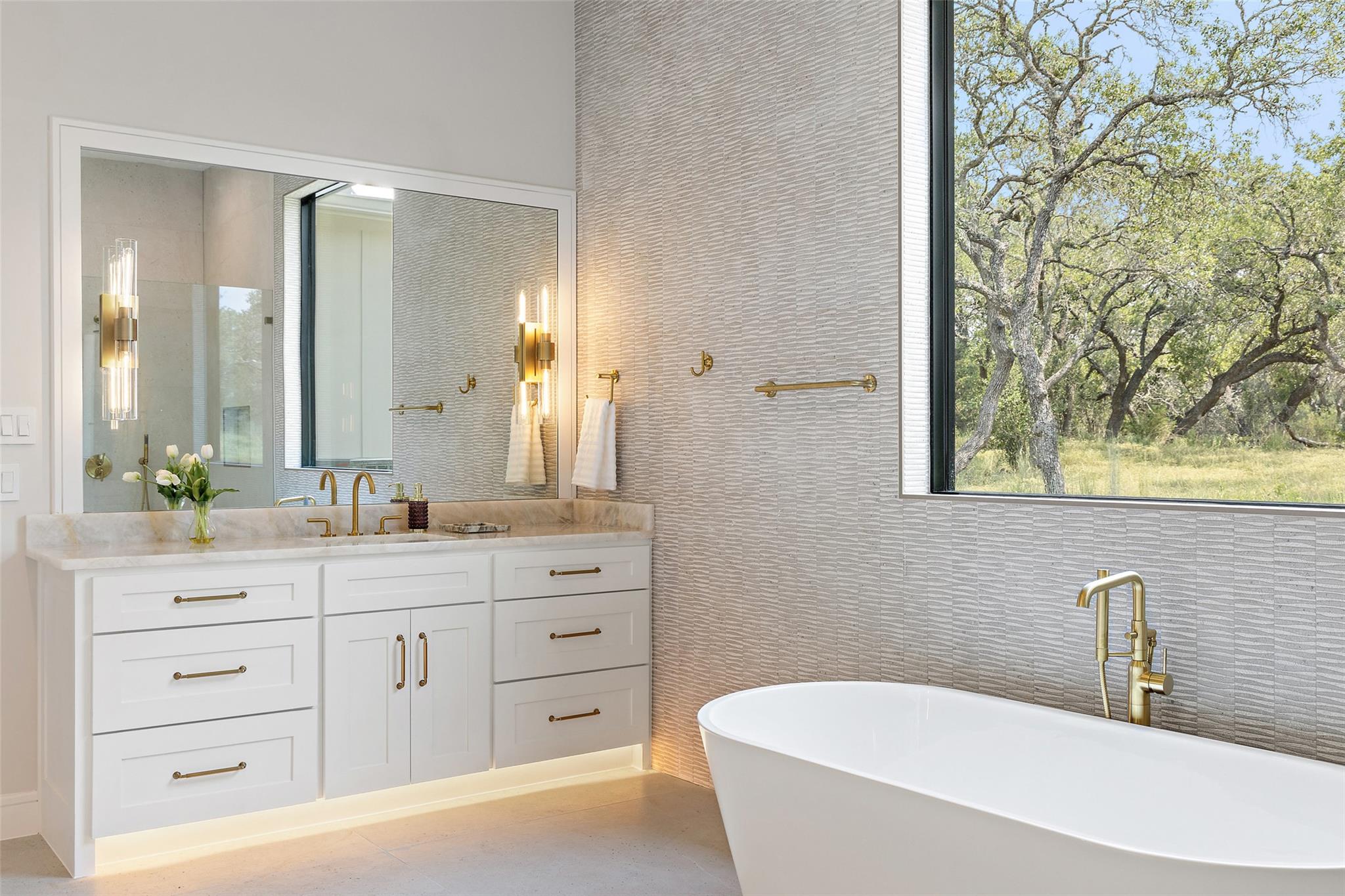 172 Crooked Creek Ct, Johnson City, TX 78636