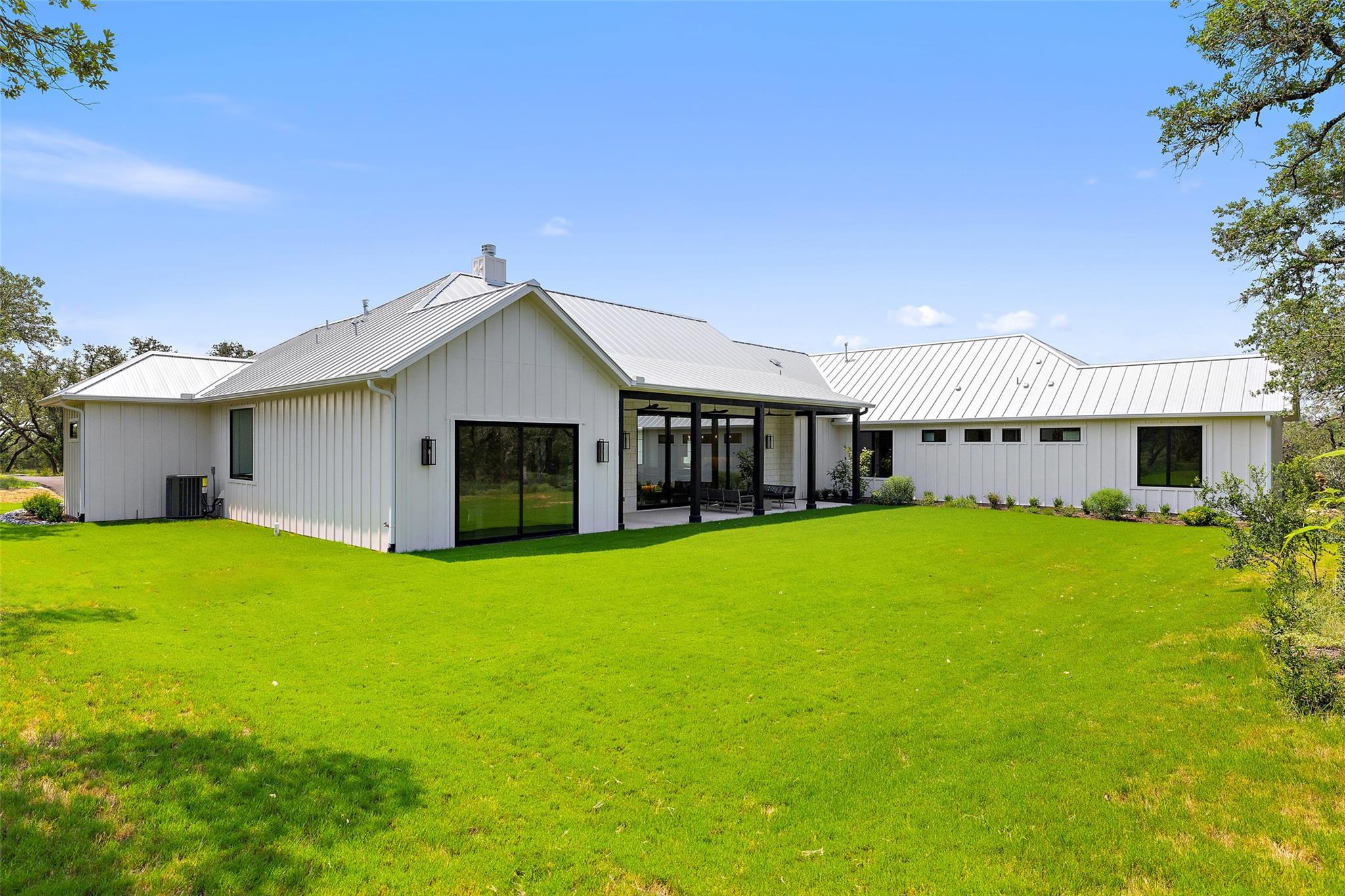 172 Crooked Creek Ct, Johnson City, TX 78636