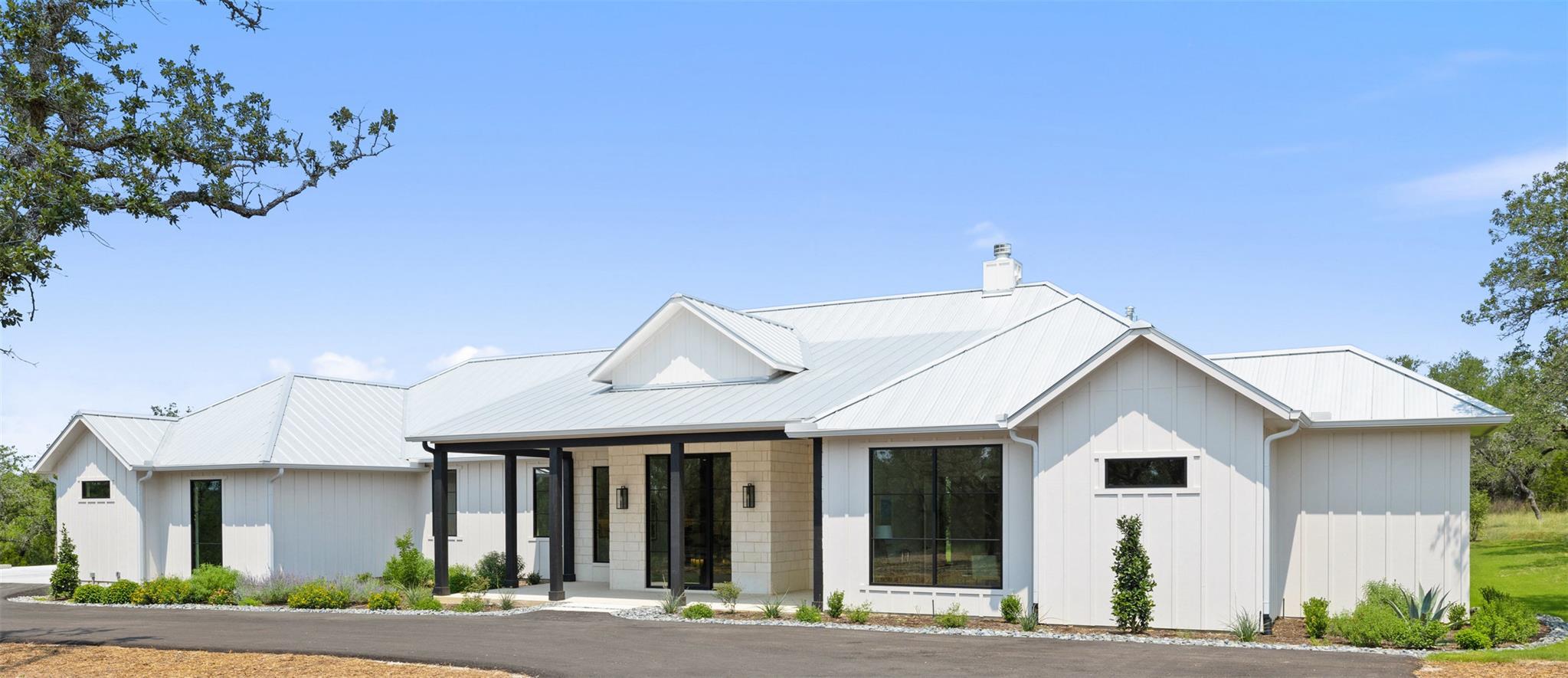 172 Crooked Creek Ct, Johnson City, TX 78636