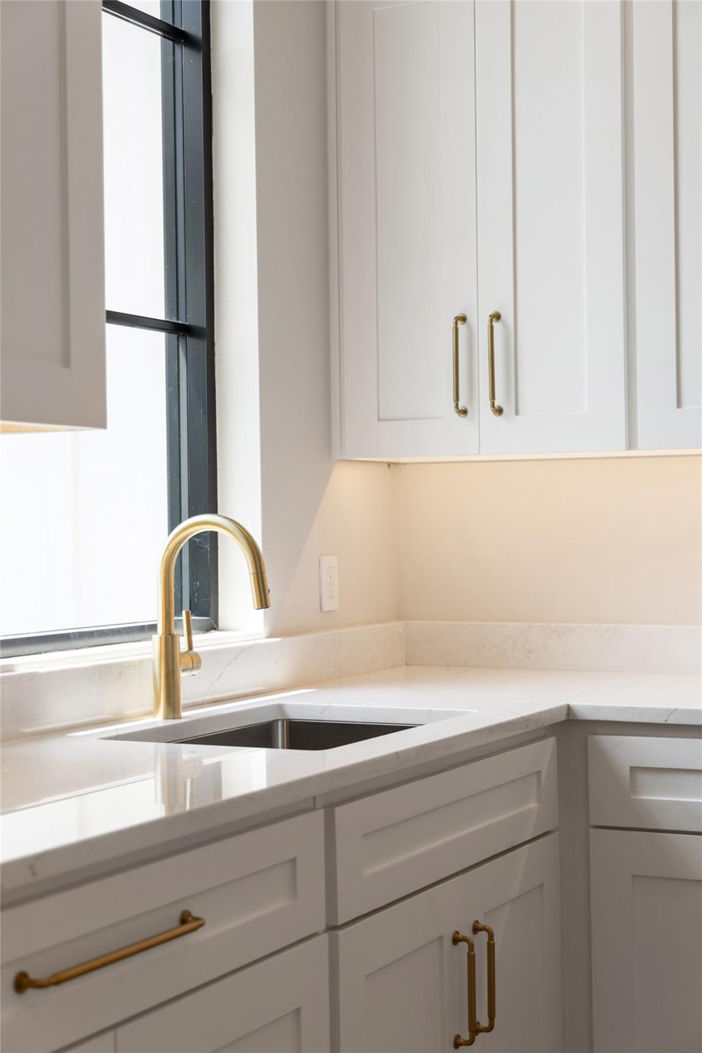 172 Crooked Creek Ct, Johnson City, TX 78636