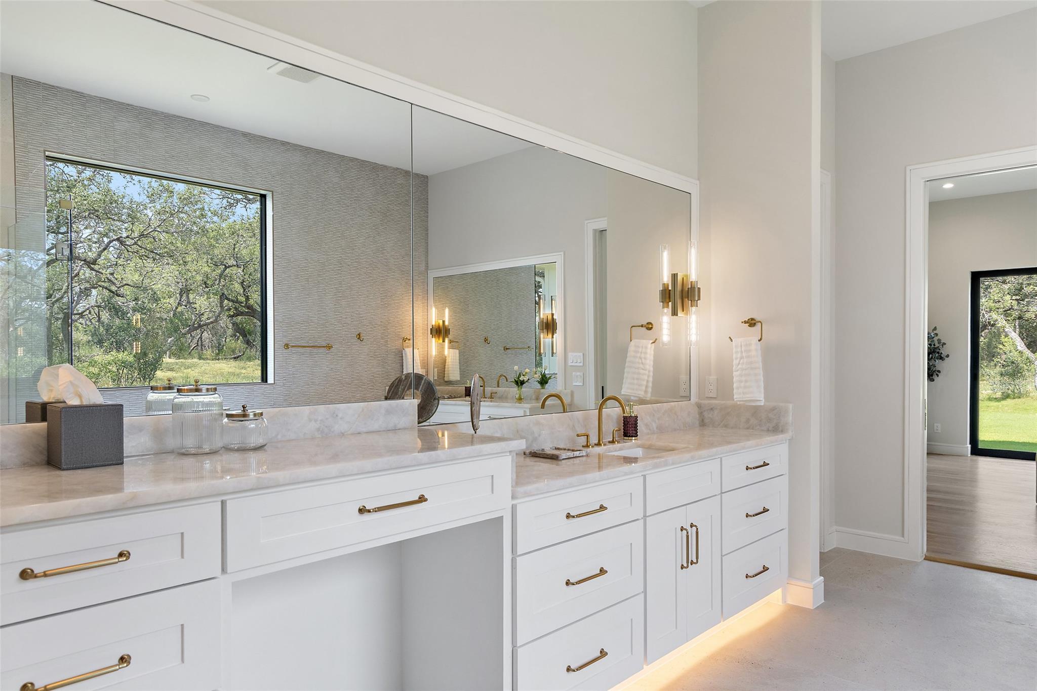 172 Crooked Creek Ct, Johnson City, TX 78636