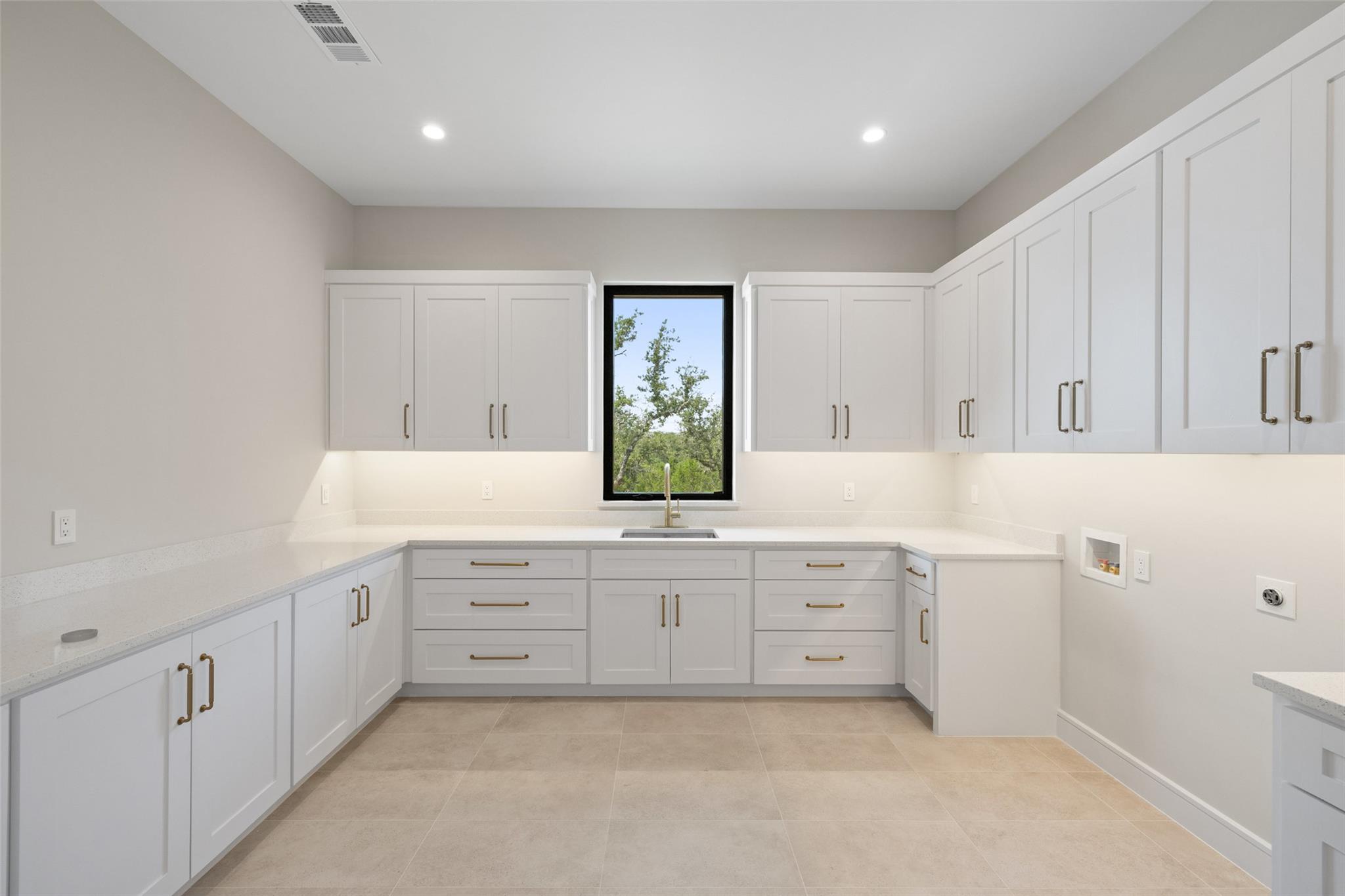 172 Crooked Creek Ct, Johnson City, TX 78636