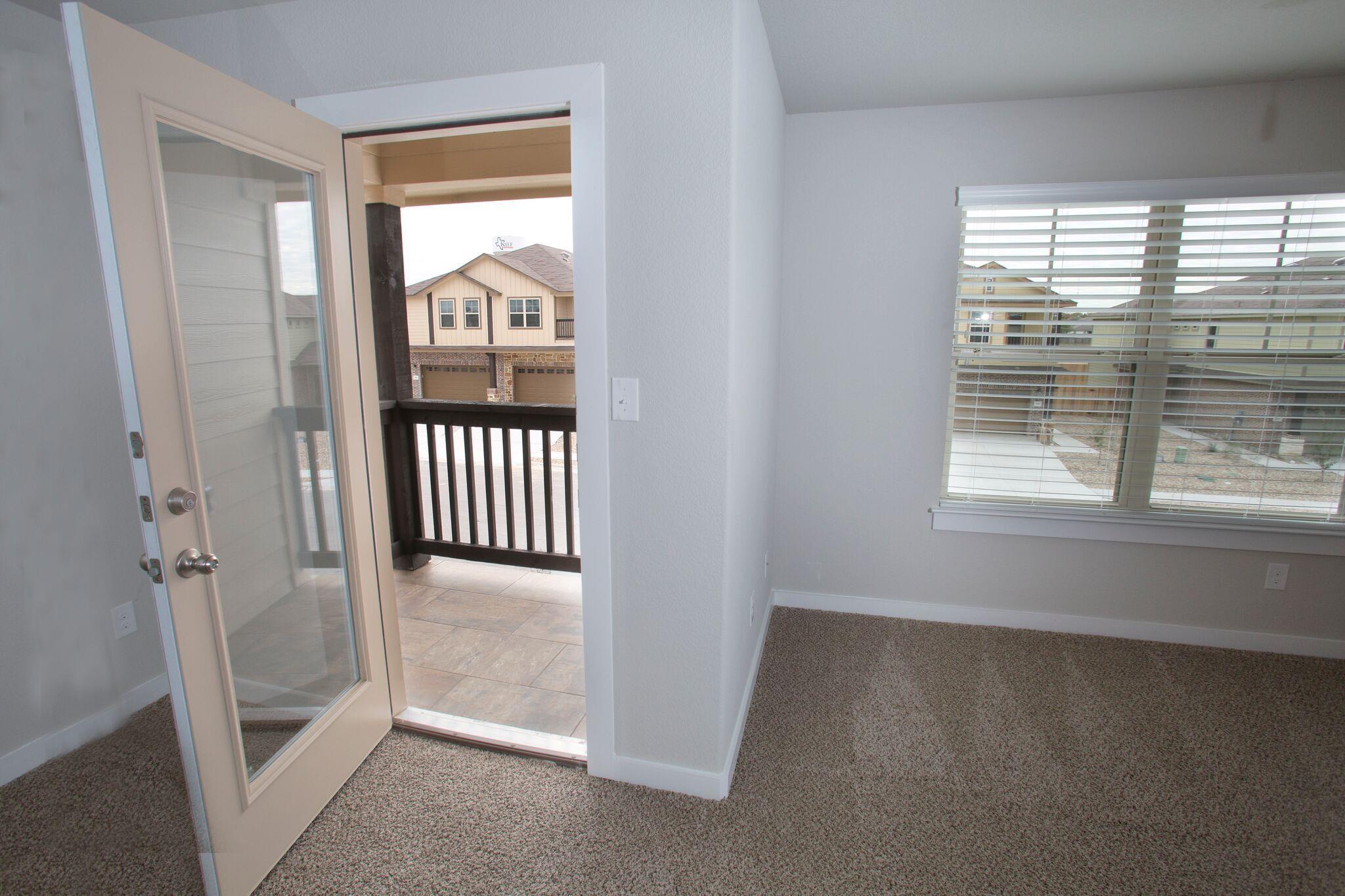 136 & 142 Lakeview Ct, Kyle, TX 78640