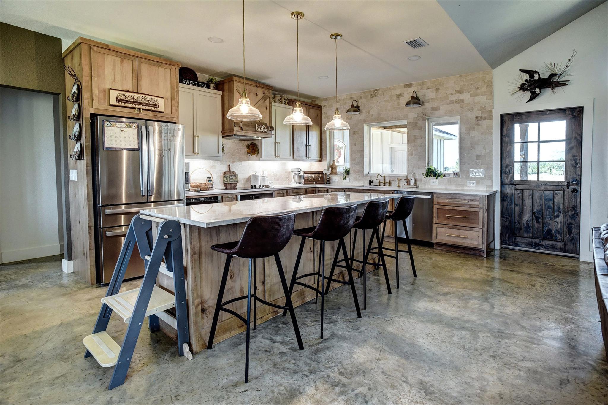 3553 Hunt Ln, Waelder, TX 78959