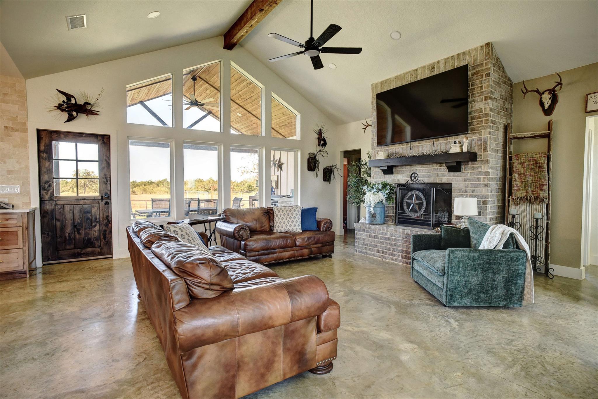 3553 Hunt Ln, Waelder, TX 78959