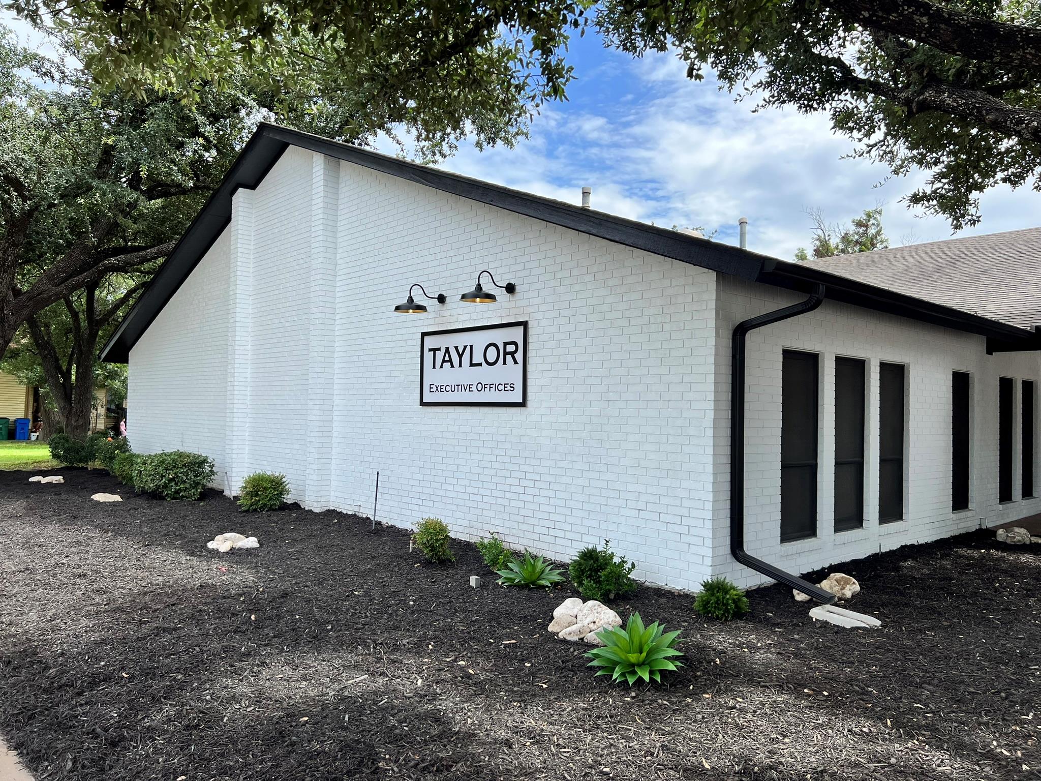 700 N Main St # 106, Taylor, TX 76574