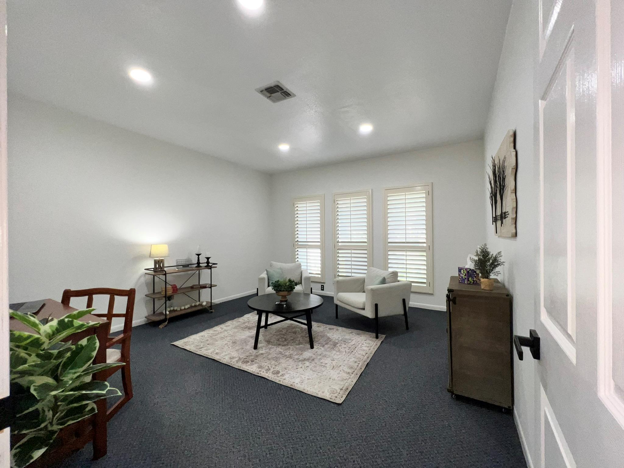 700 N Main St # 106, Taylor, TX 76574