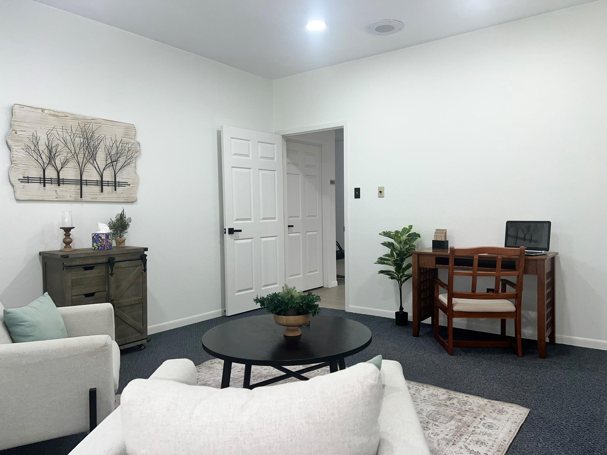 700 N Main St # 106, Taylor, TX 76574