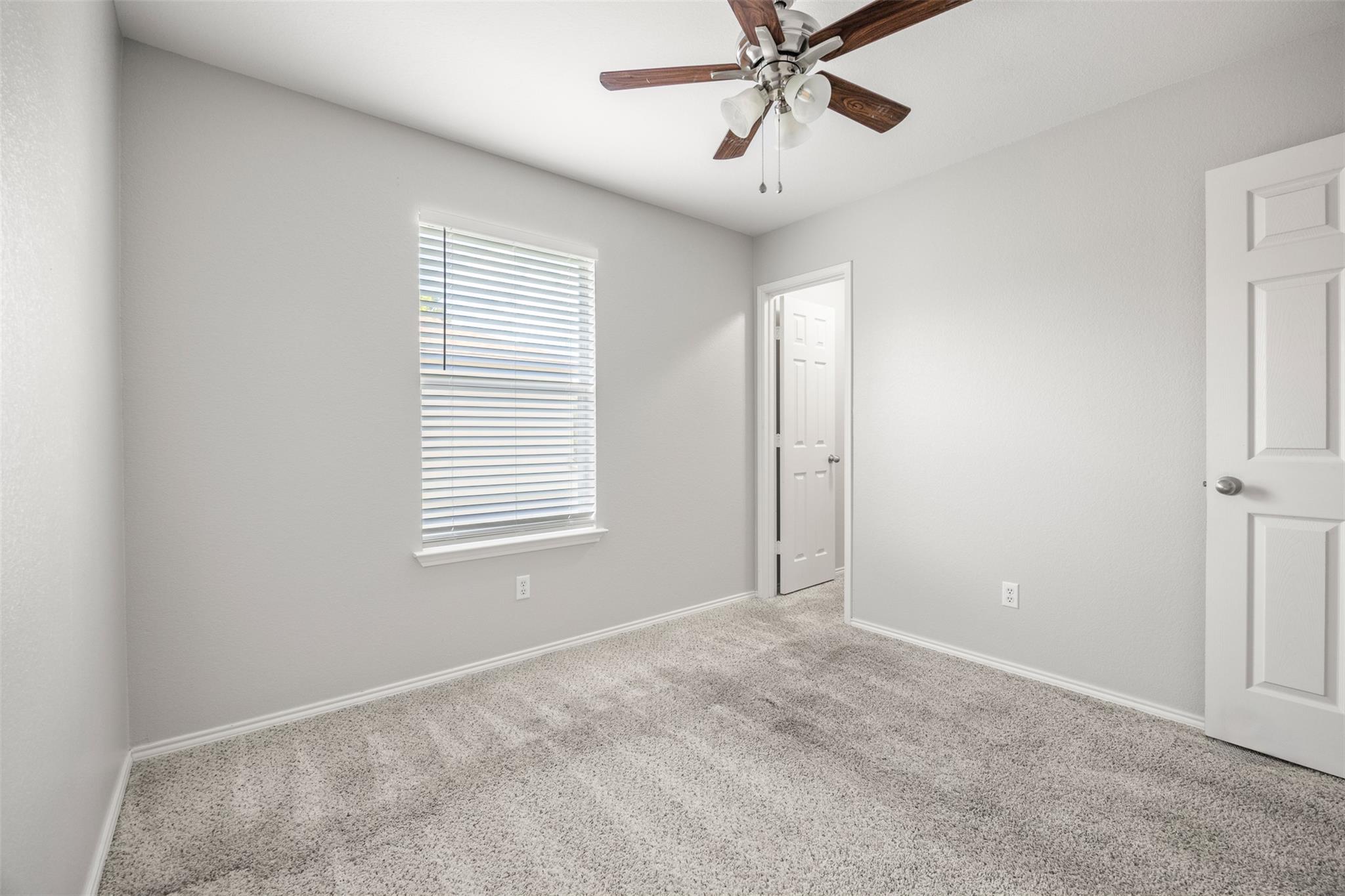 128 Luna Vista Dr, Hutto, TX 78634