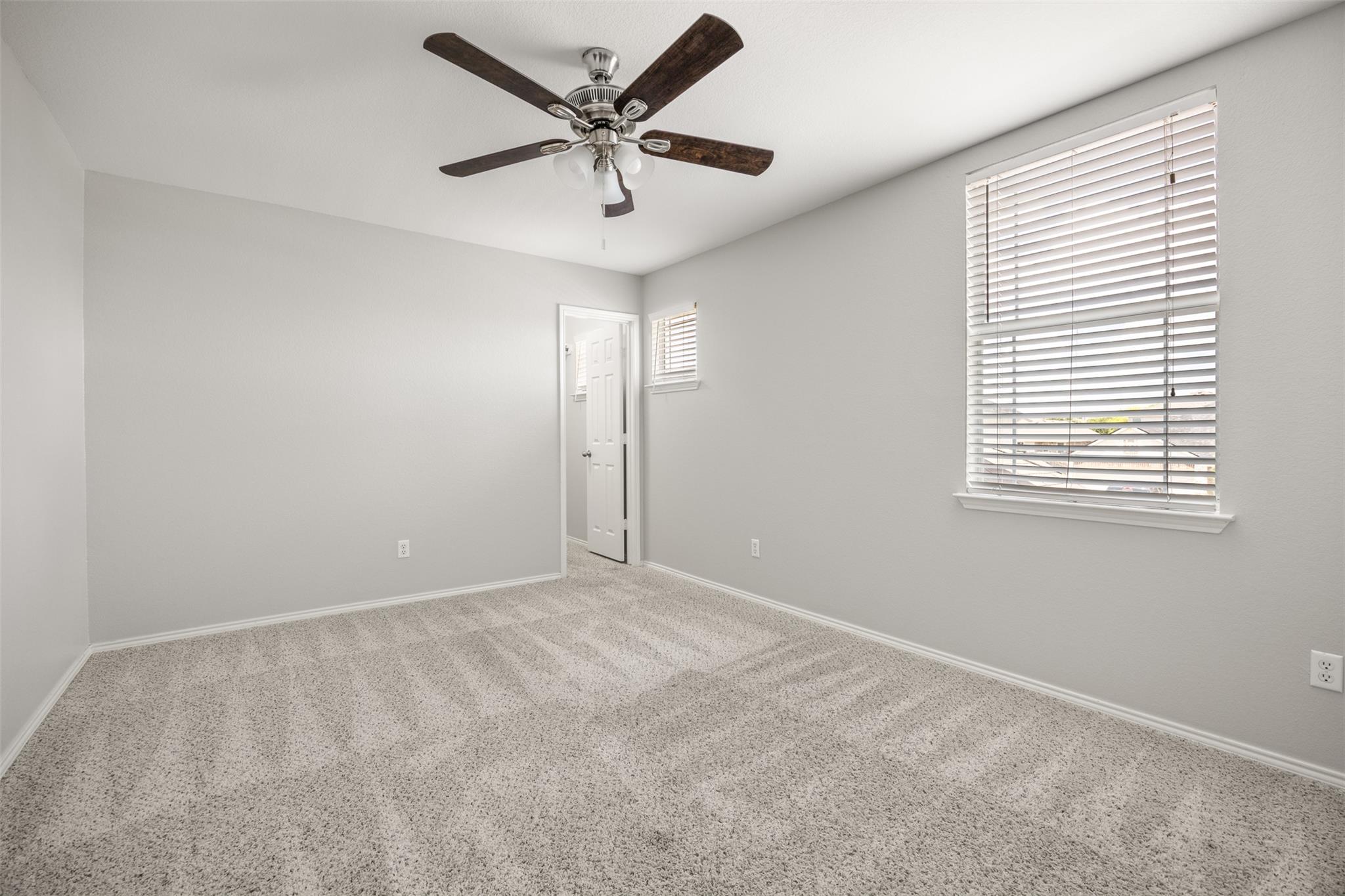 128 Luna Vista Dr, Hutto, TX 78634