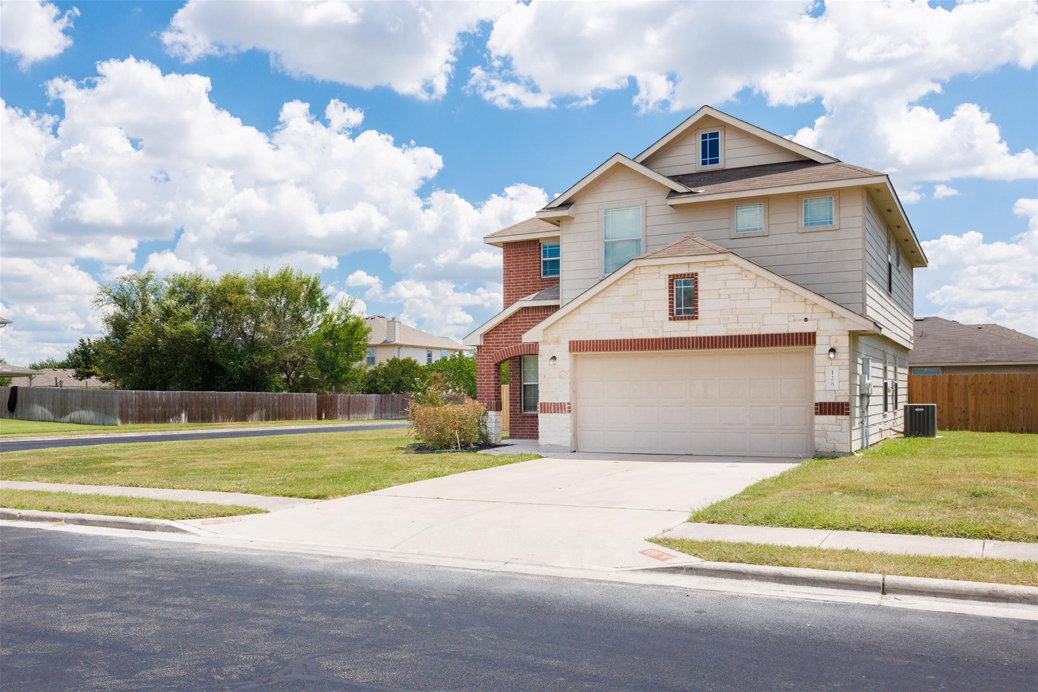 128 Luna Vista Dr, Hutto, TX 78634