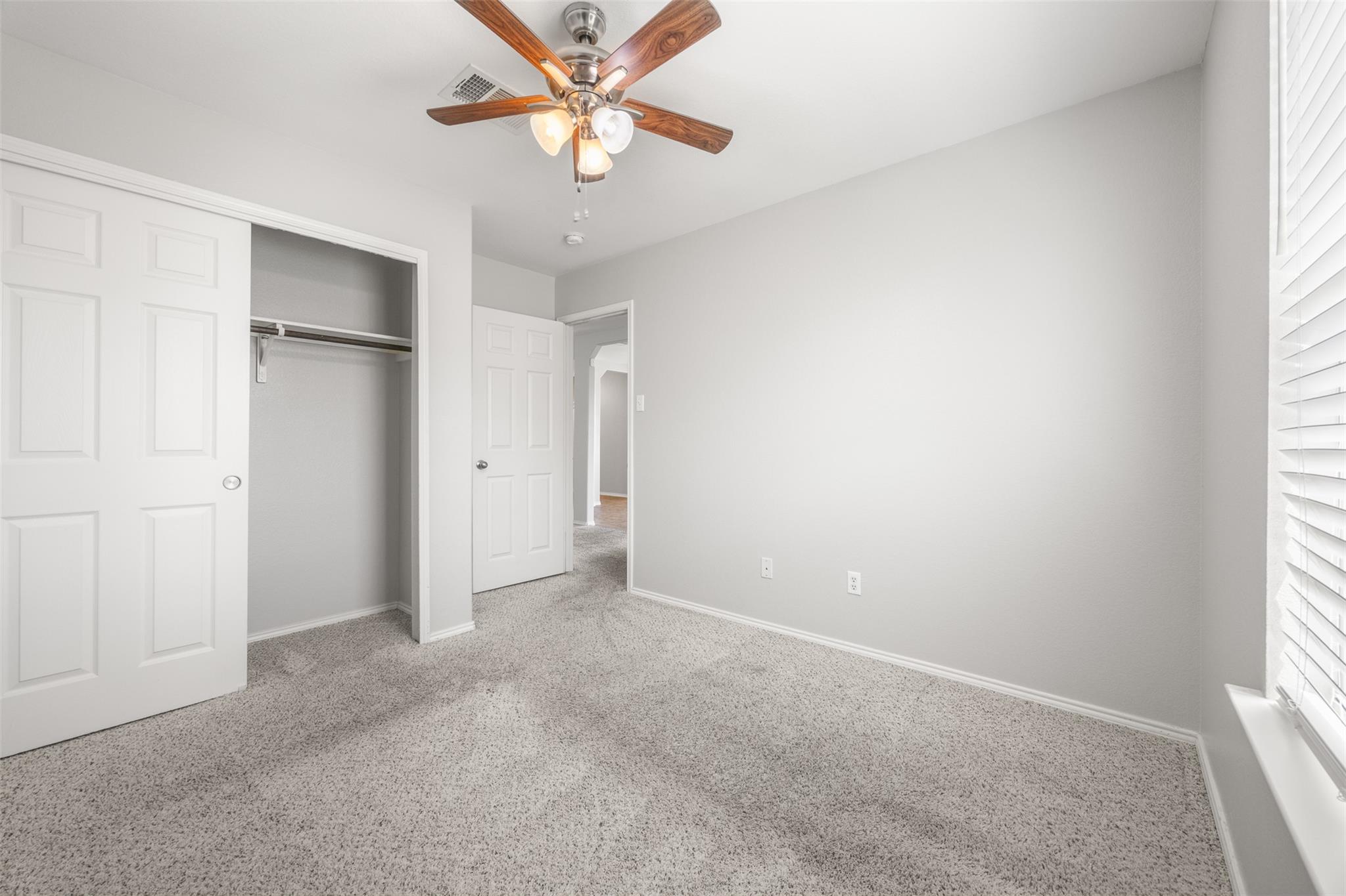 128 Luna Vista Dr, Hutto, TX 78634