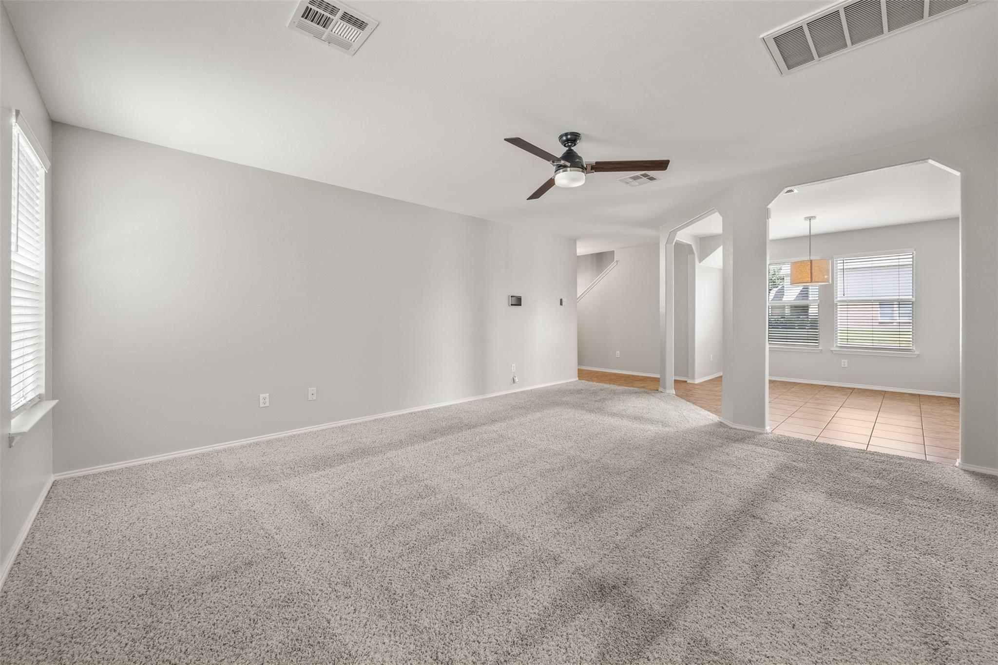 128 Luna Vista Dr, Hutto, TX 78634